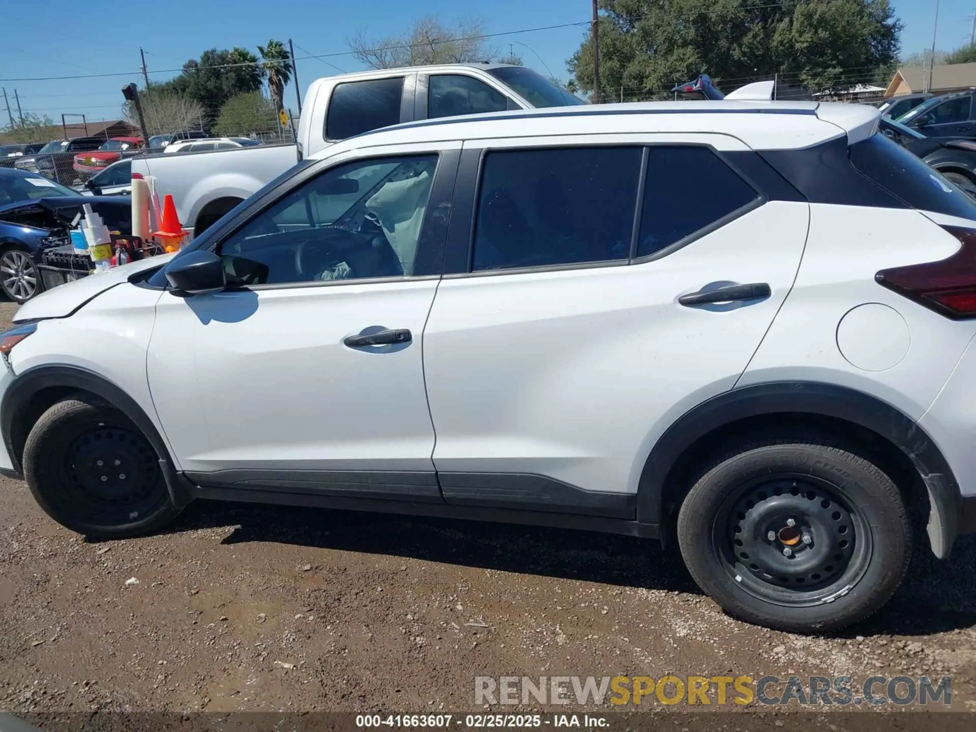 15 Photograph of a damaged car 3N1CP5BV1RL584152 NISSAN KICKS 2024