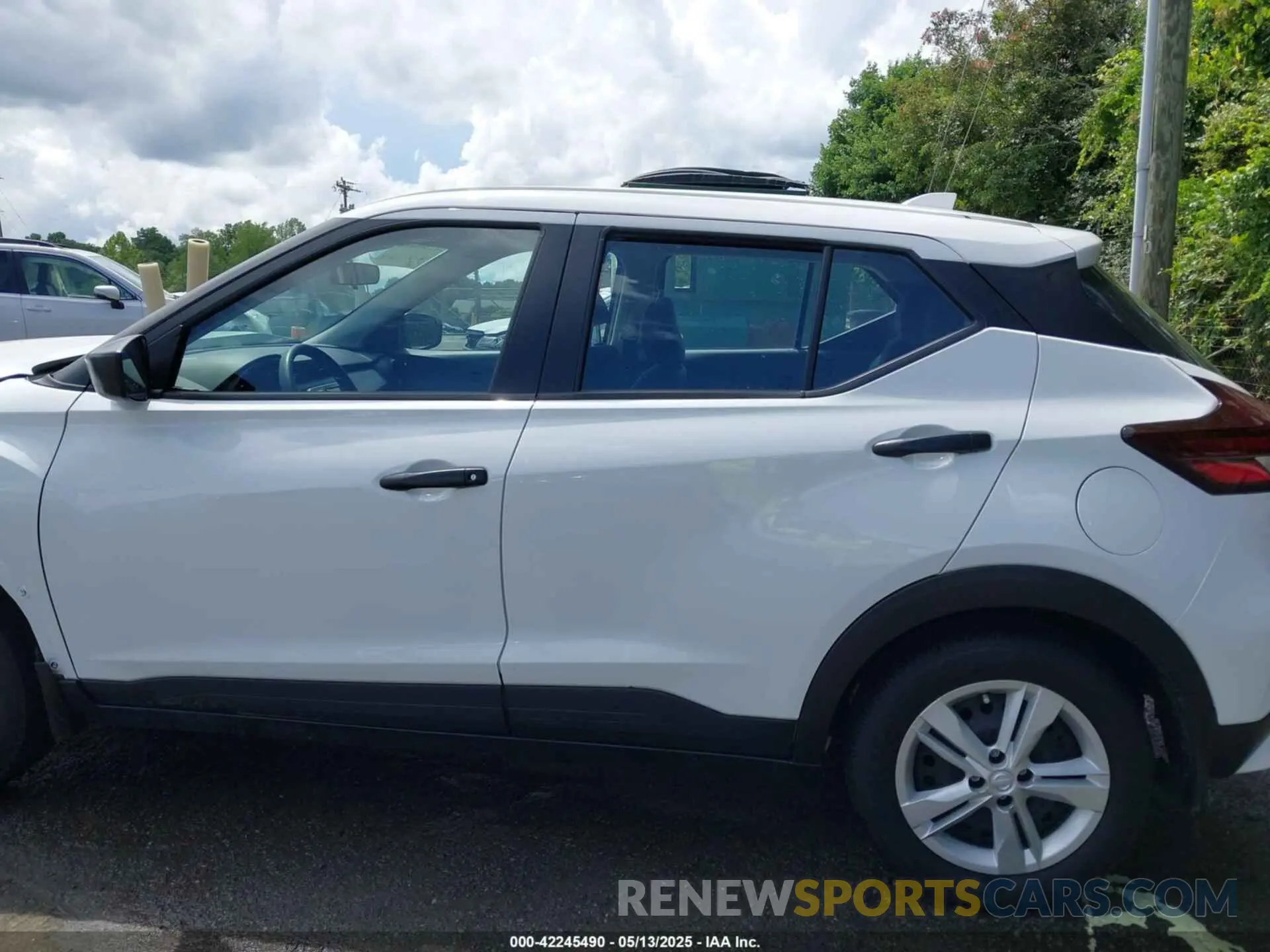 15 Photograph of a damaged car 3N1CP5BV2RL481595 NISSAN KICKS 2024
