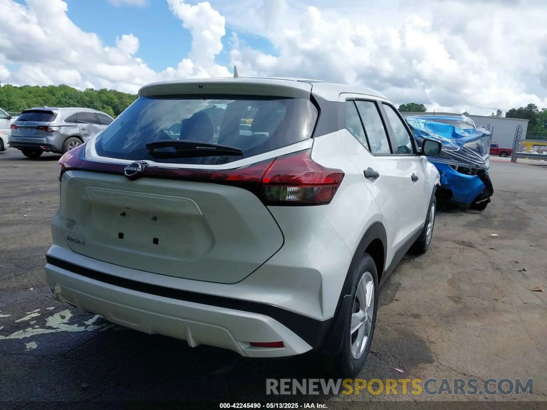 17 Photograph of a damaged car 3N1CP5BV2RL481595 NISSAN KICKS 2024