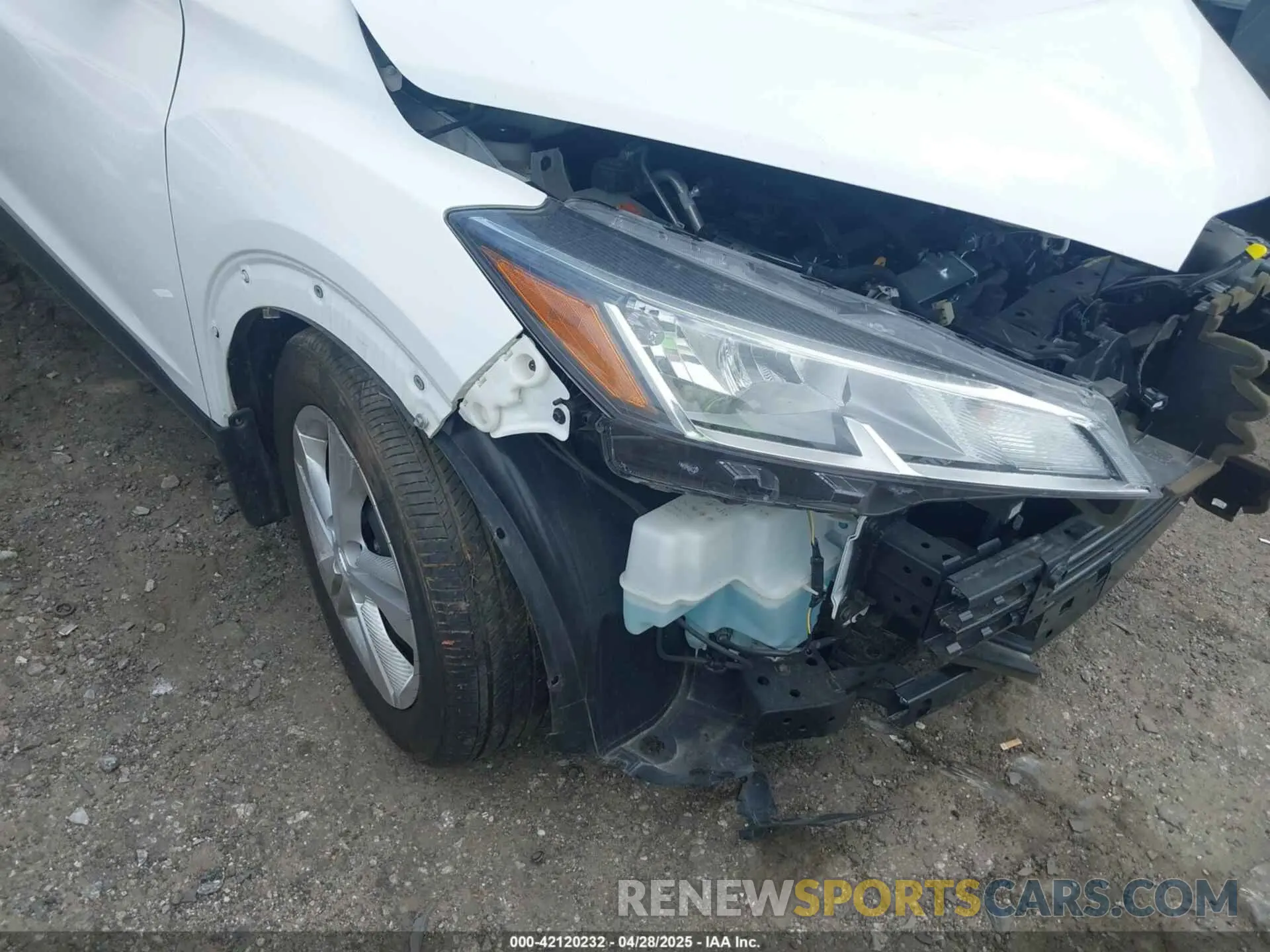 17 Photograph of a damaged car 3N1CP5BV2RL501022 NISSAN KICKS 2024