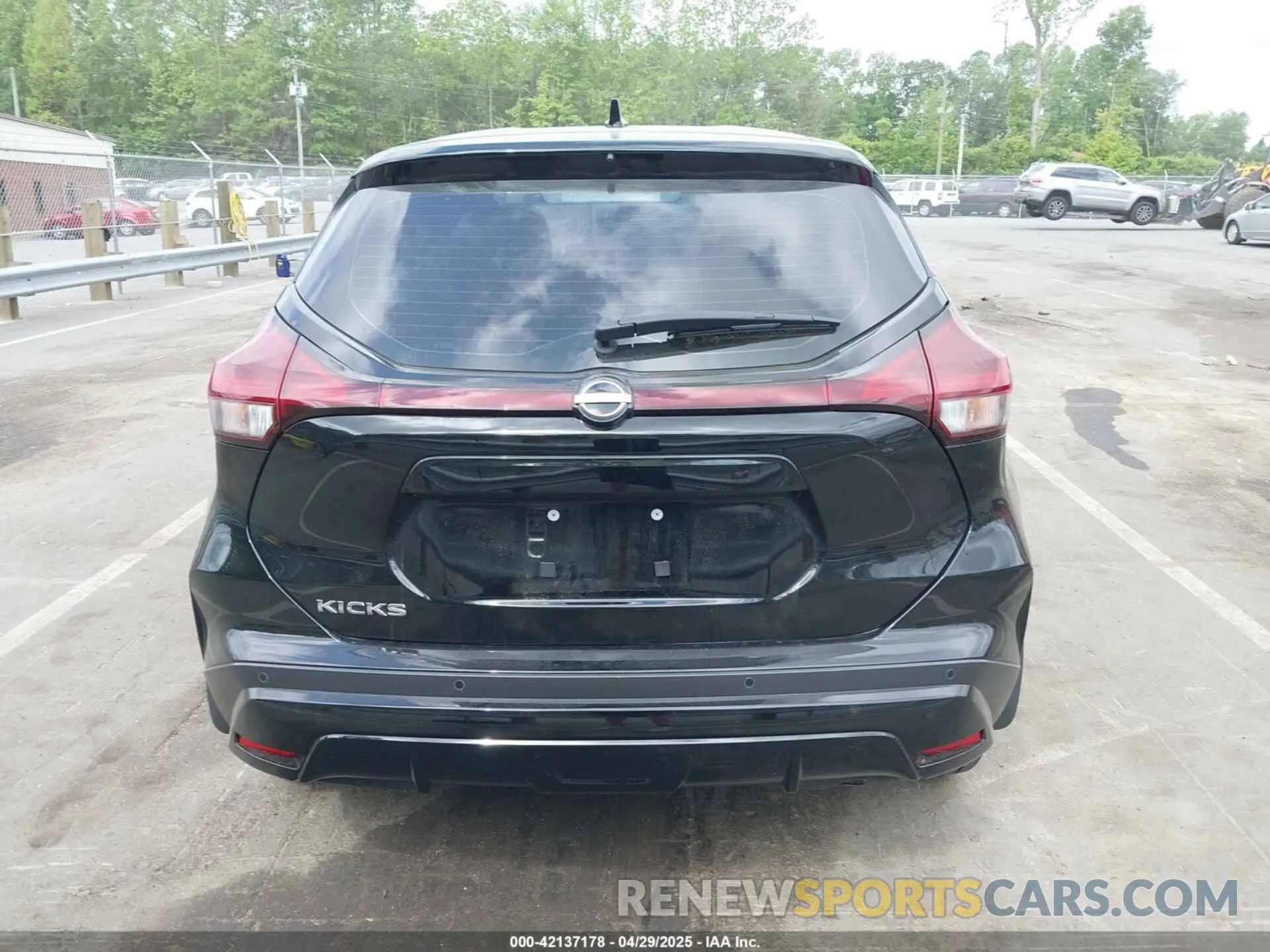 17 Photograph of a damaged car 3N1CP5BV2RL552911 NISSAN KICKS 2024