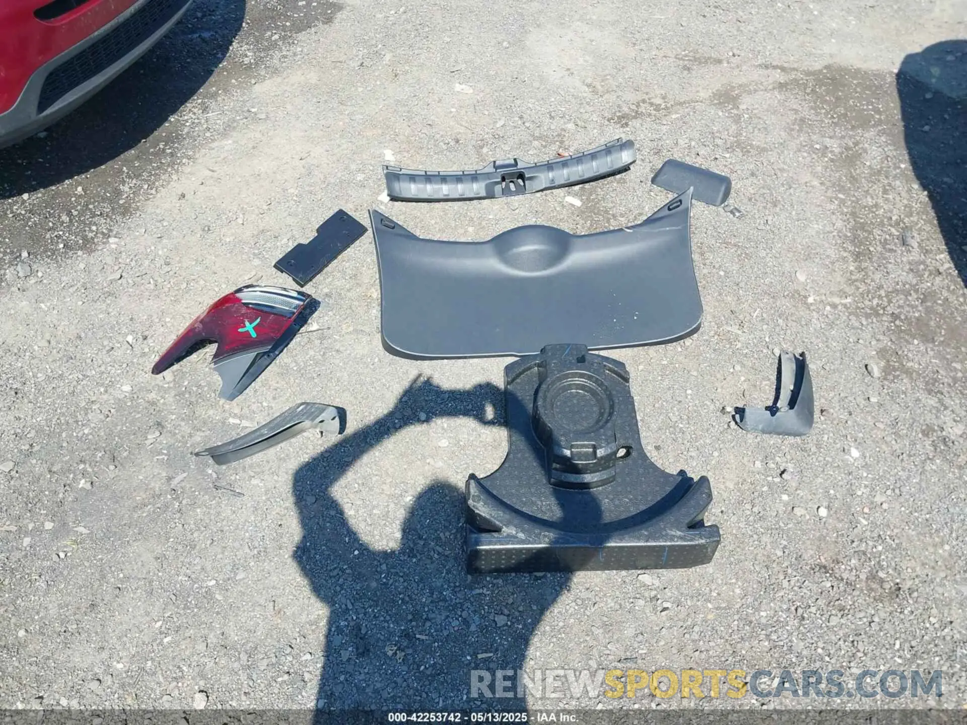 12 Photograph of a damaged car 3N1CP5BV4RL500843 NISSAN KICKS 2024