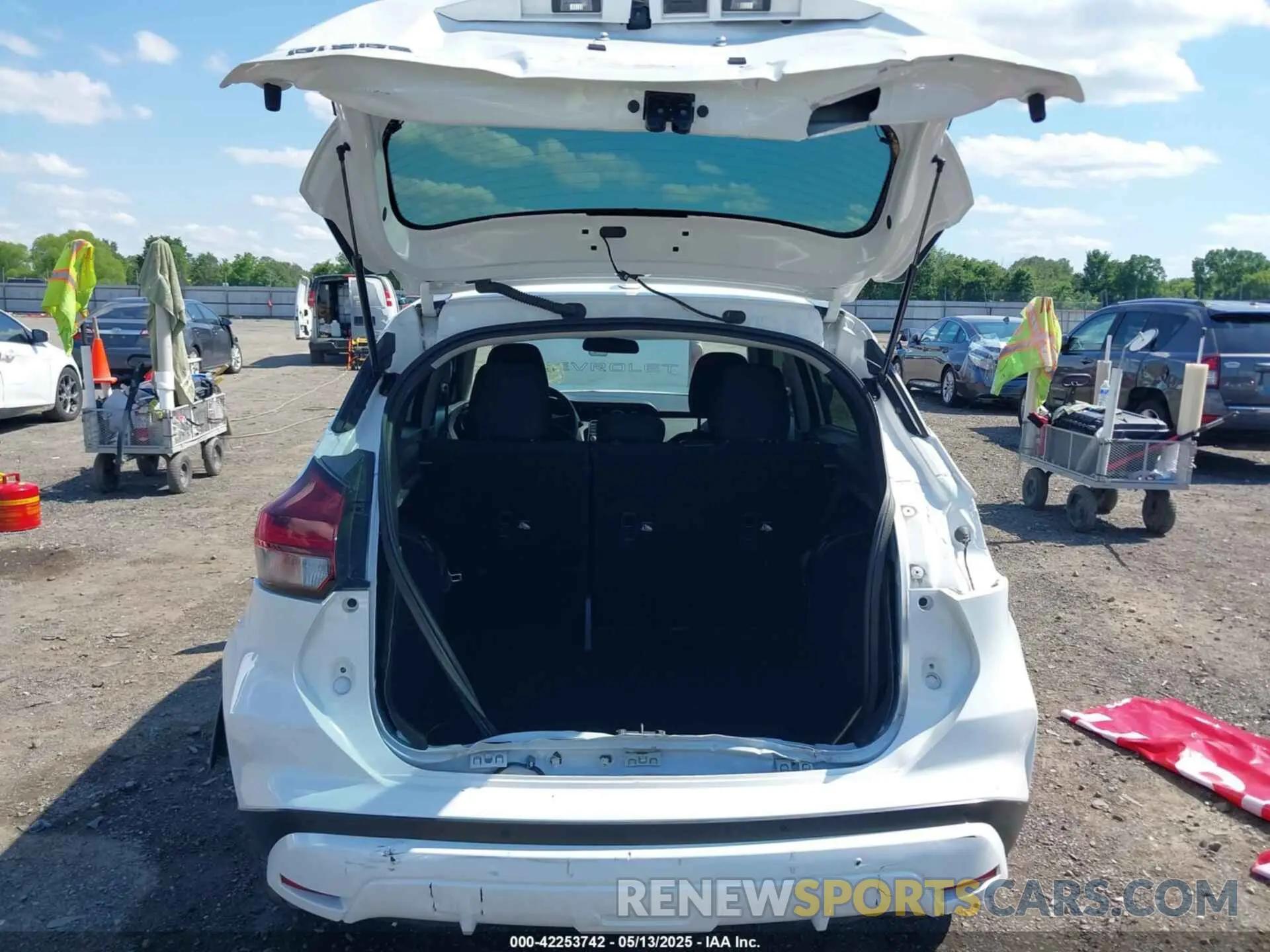 18 Photograph of a damaged car 3N1CP5BV4RL500843 NISSAN KICKS 2024