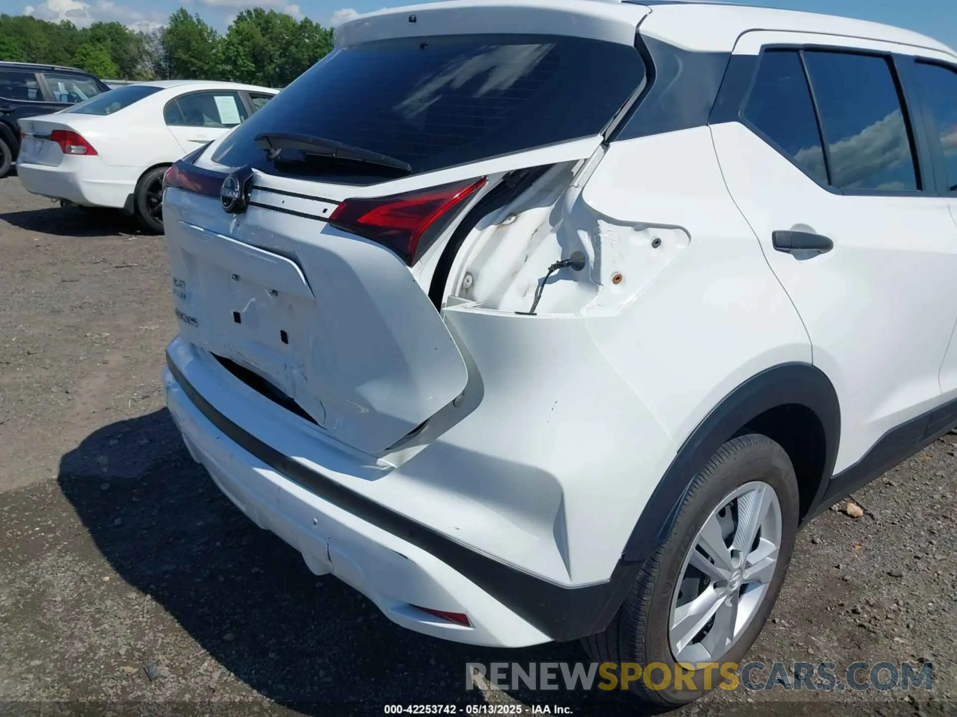 6 Photograph of a damaged car 3N1CP5BV4RL500843 NISSAN KICKS 2024