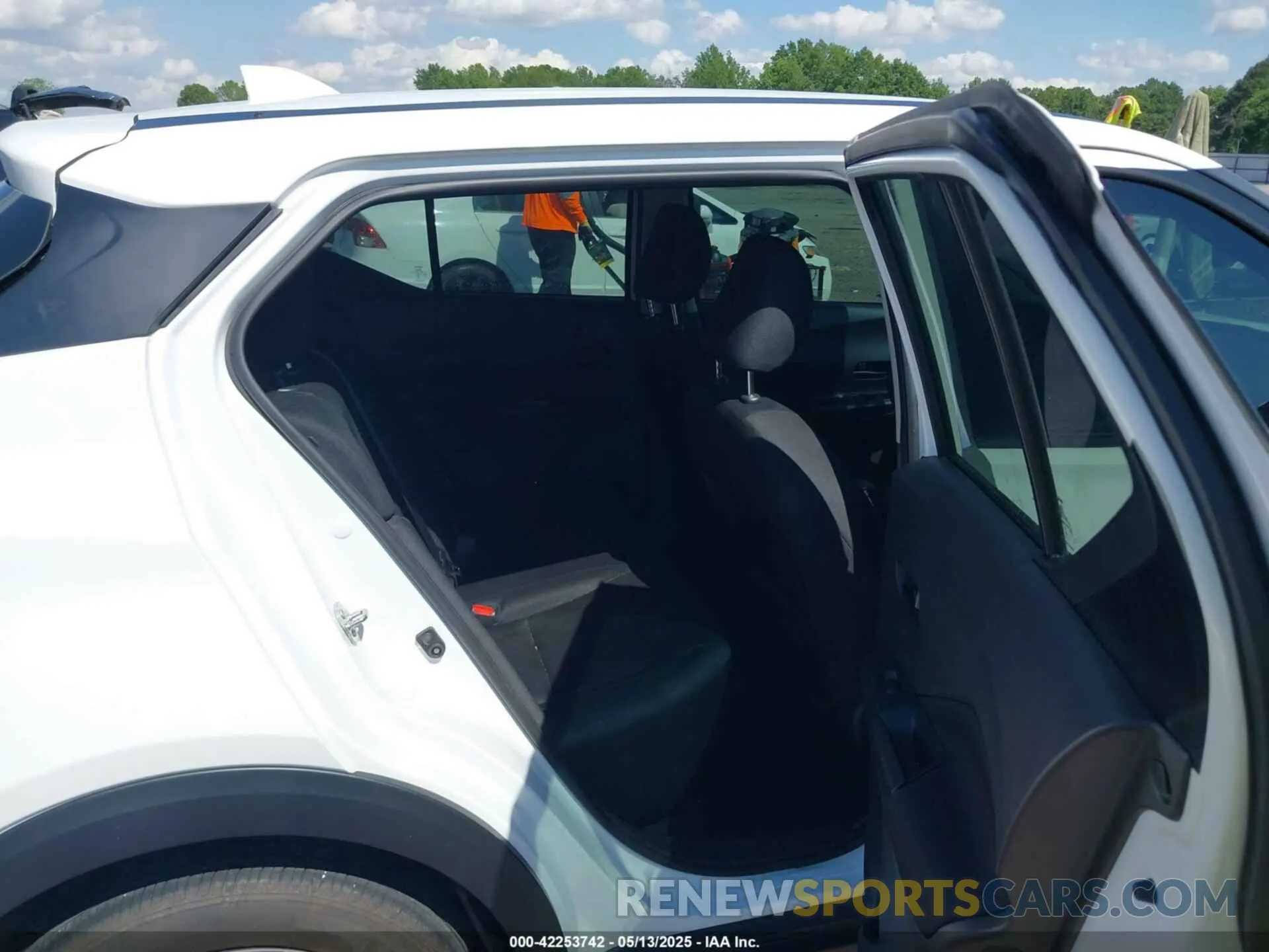 8 Photograph of a damaged car 3N1CP5BV4RL500843 NISSAN KICKS 2024