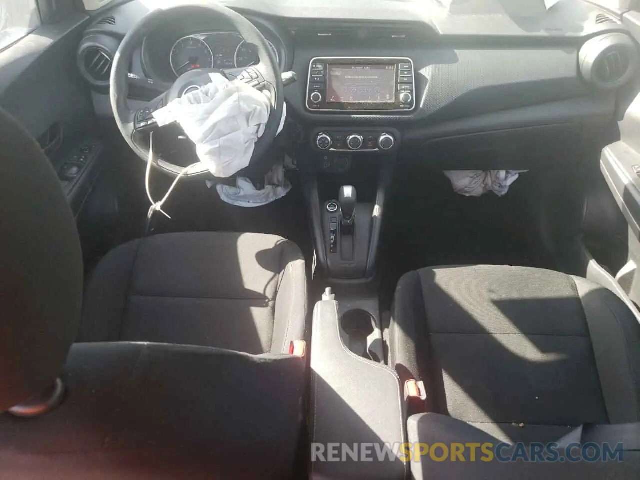 8 Photograph of a damaged car 3N1CP5BV4RL584114 NISSAN KICKS 2024