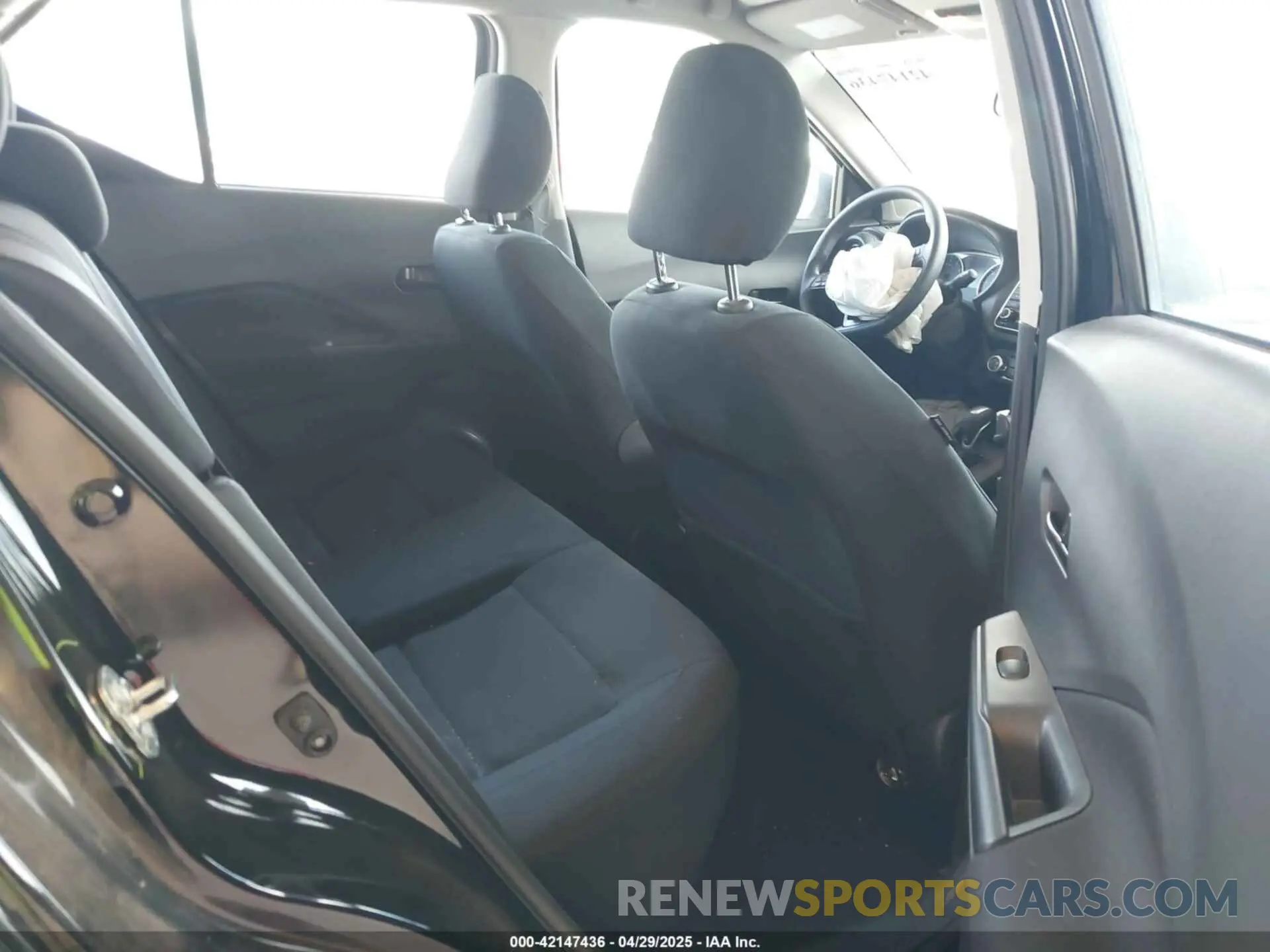 8 Photograph of a damaged car 3N1CP5BV5RL566222 NISSAN KICKS 2024