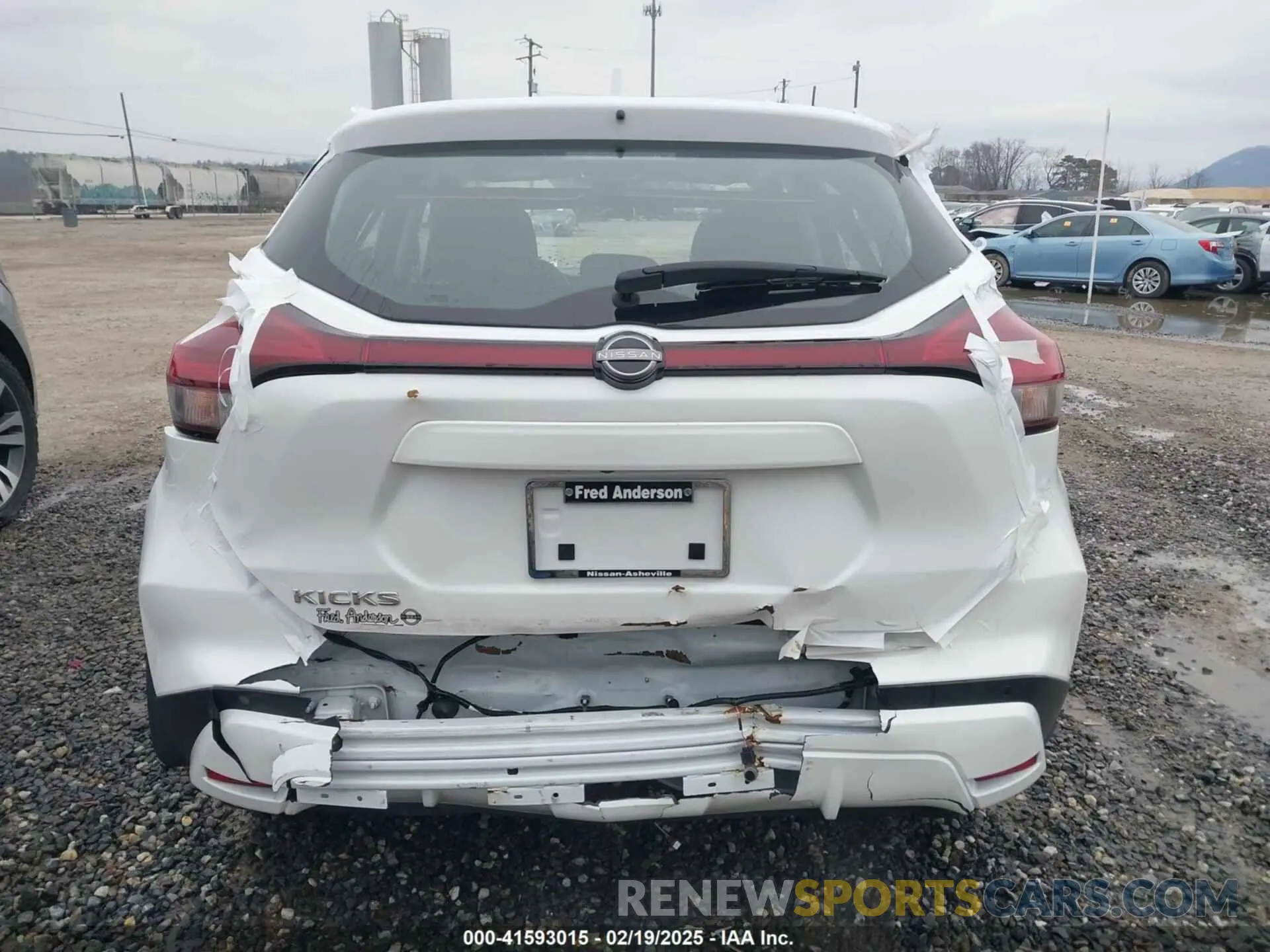17 Photograph of a damaged car 3N1CP5BV7RL552497 NISSAN KICKS 2024