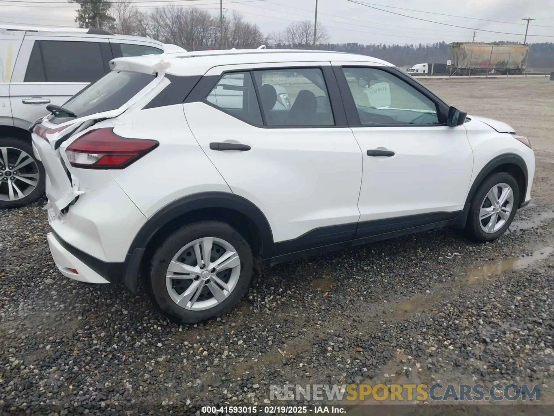 4 Photograph of a damaged car 3N1CP5BV7RL552497 NISSAN KICKS 2024