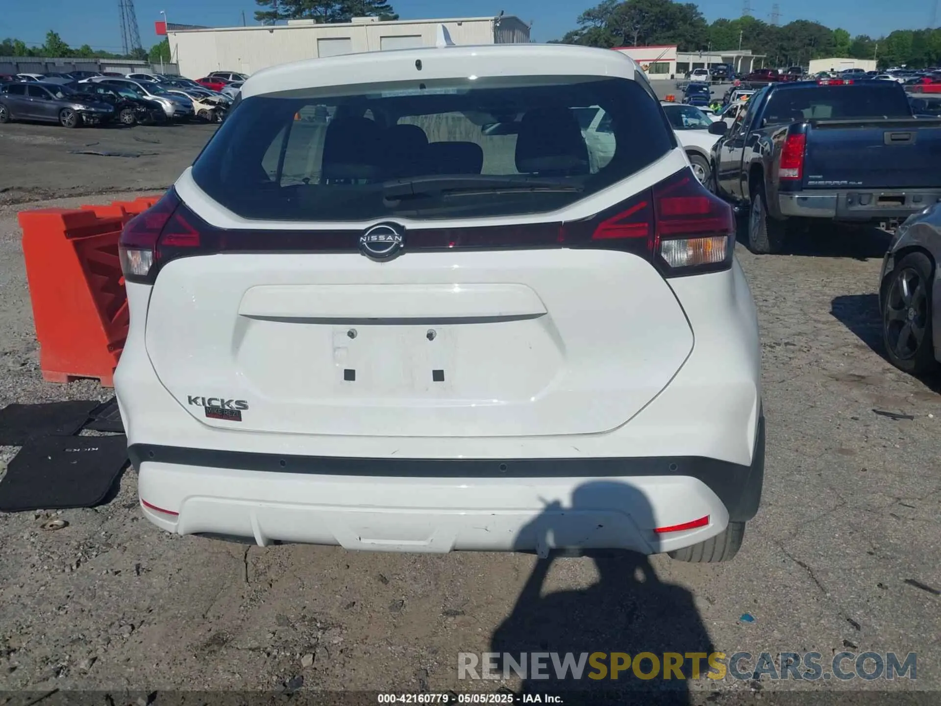 17 Photograph of a damaged car 3N1CP5BV8RL517757 NISSAN KICKS 2024