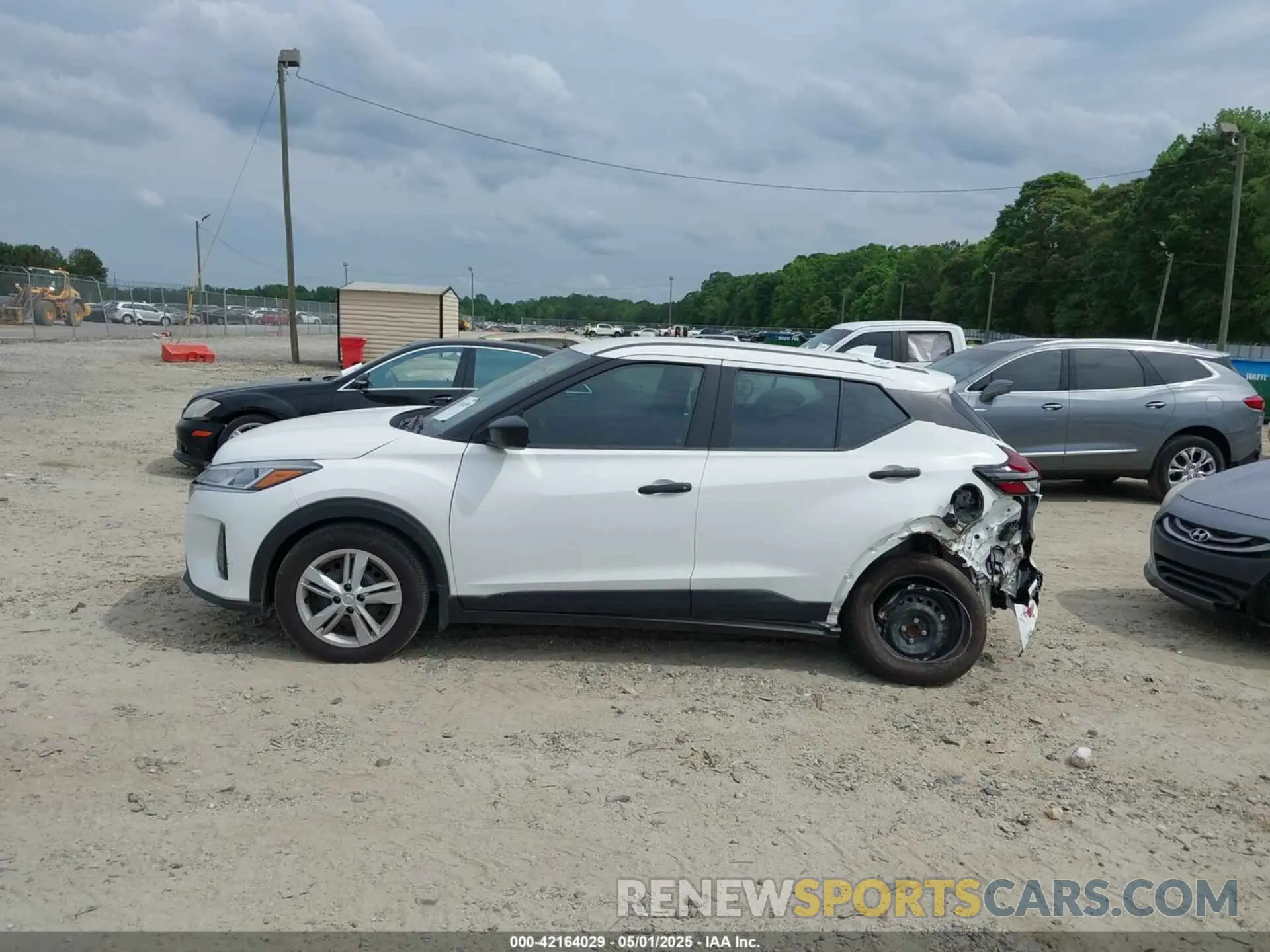 14 Photograph of a damaged car 3N1CP5BV8RL556350 NISSAN KICKS 2024