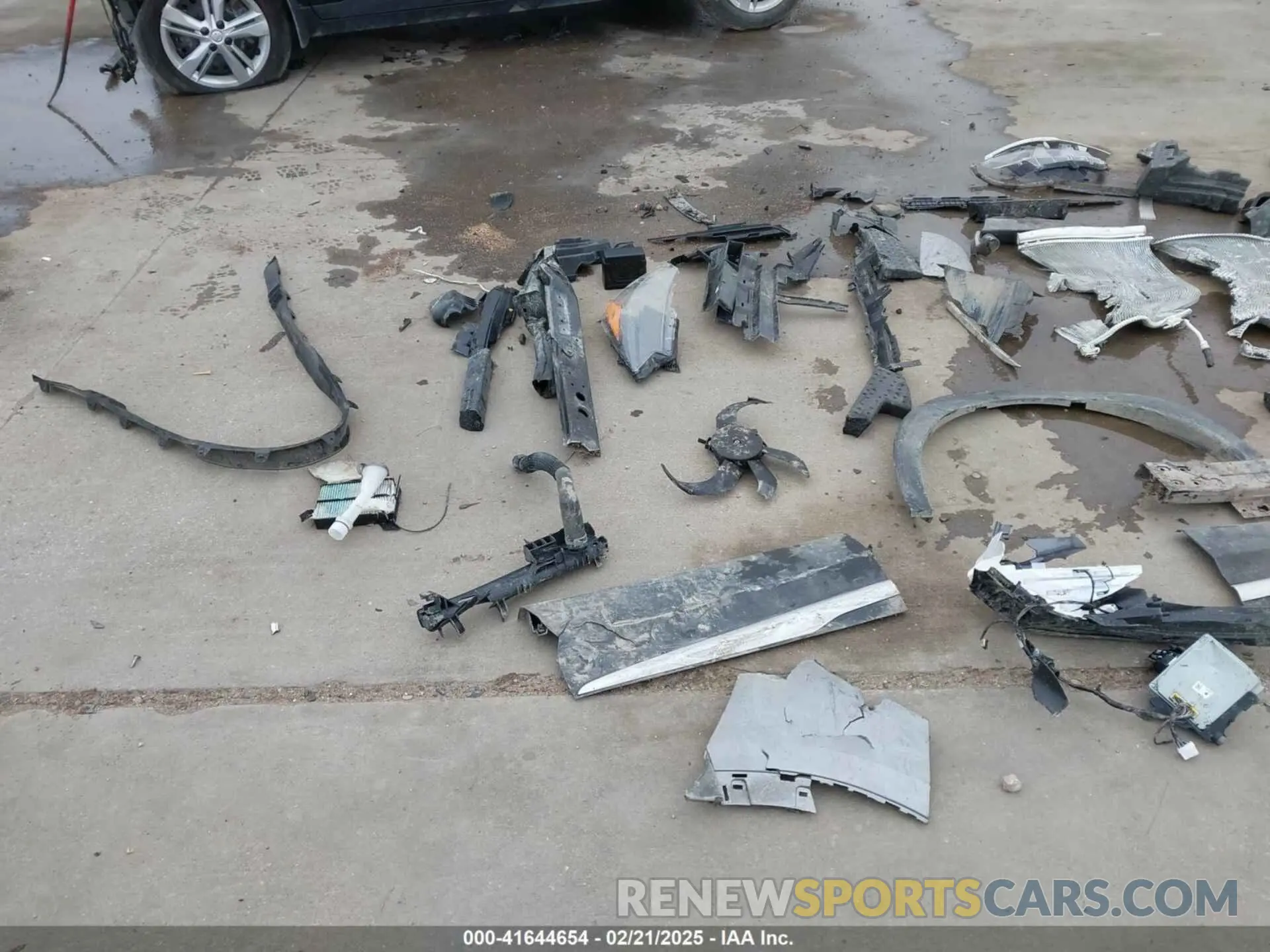 17 Photograph of a damaged car 3N1CP5BV9RL477611 NISSAN KICKS 2024