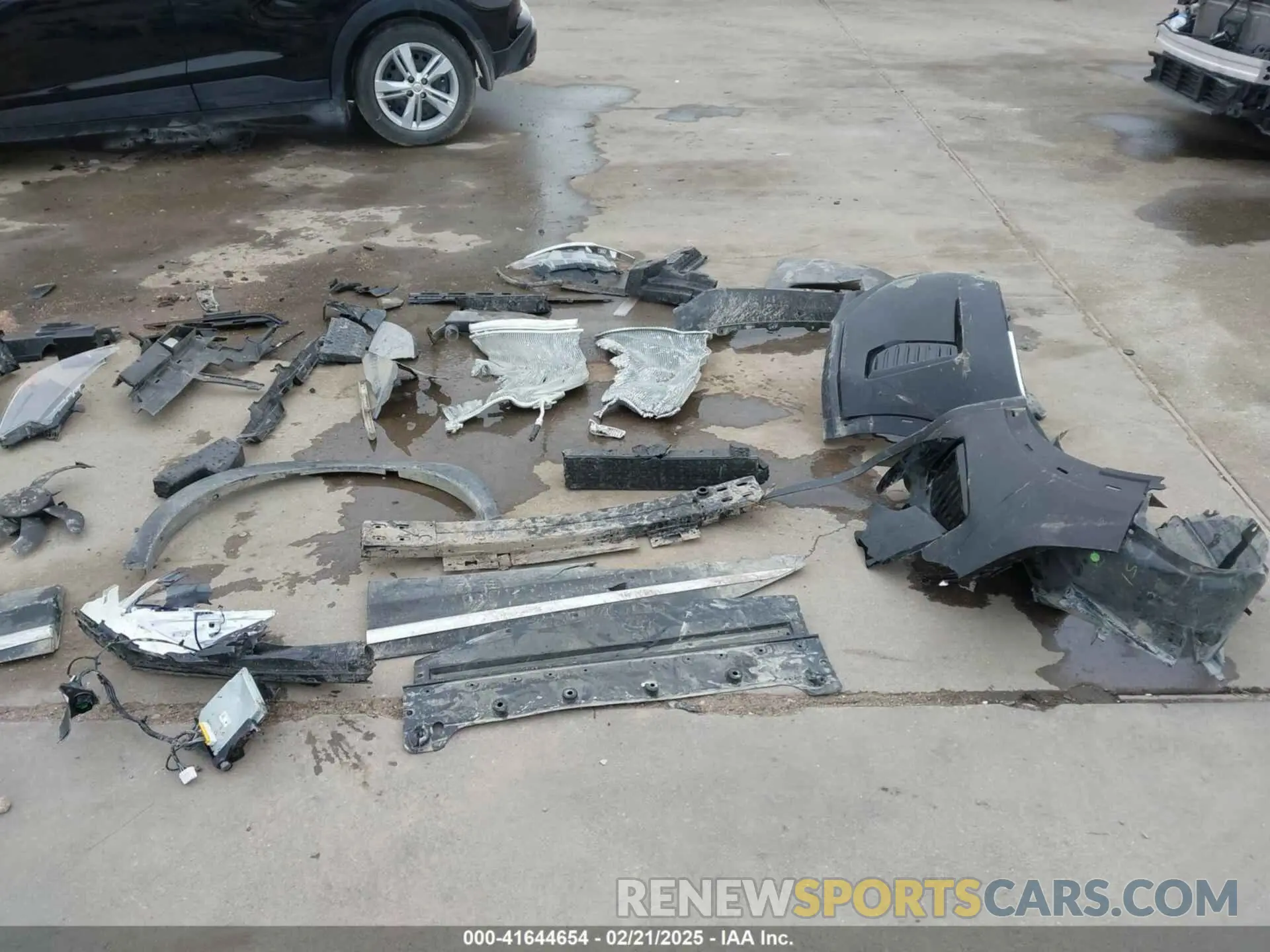 18 Photograph of a damaged car 3N1CP5BV9RL477611 NISSAN KICKS 2024