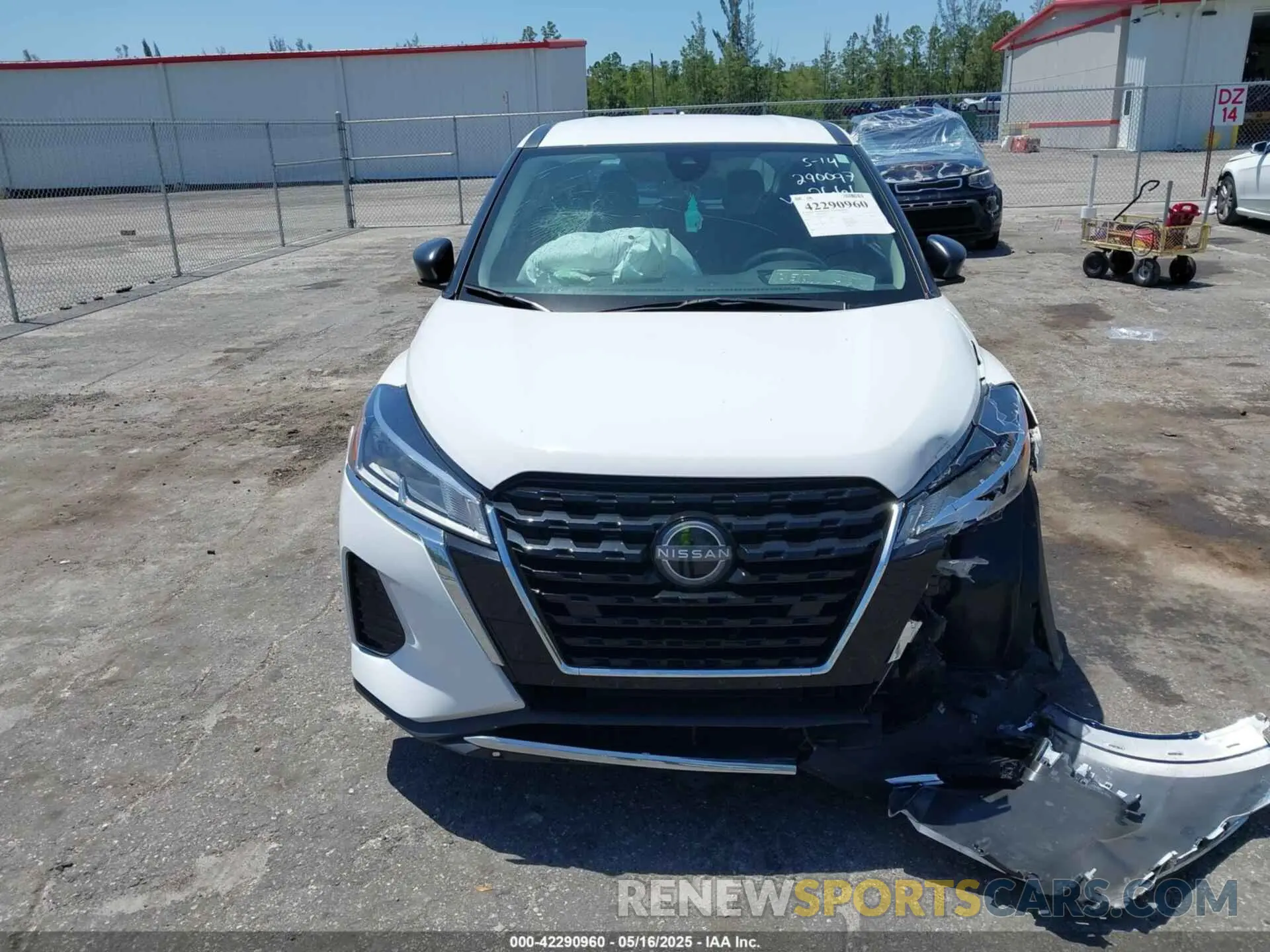 12 Photograph of a damaged car 3N1CP5BVXRL472661 NISSAN KICKS 2024