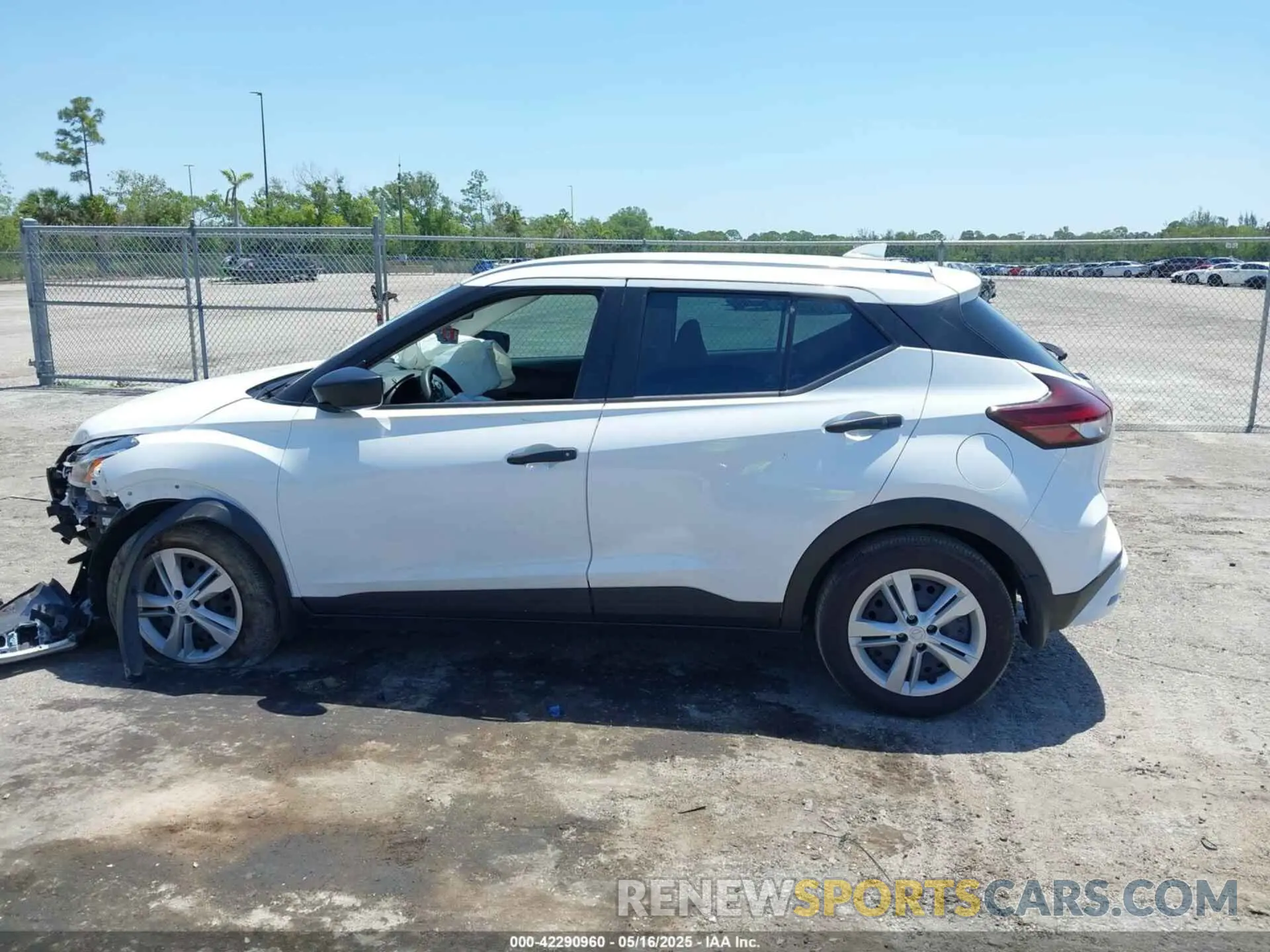 14 Photograph of a damaged car 3N1CP5BVXRL472661 NISSAN KICKS 2024