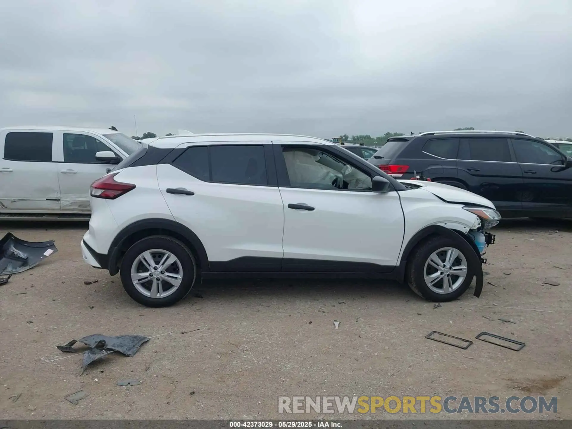 13 Photograph of a damaged car 3N1CP5BVXRL594095 NISSAN KICKS 2024