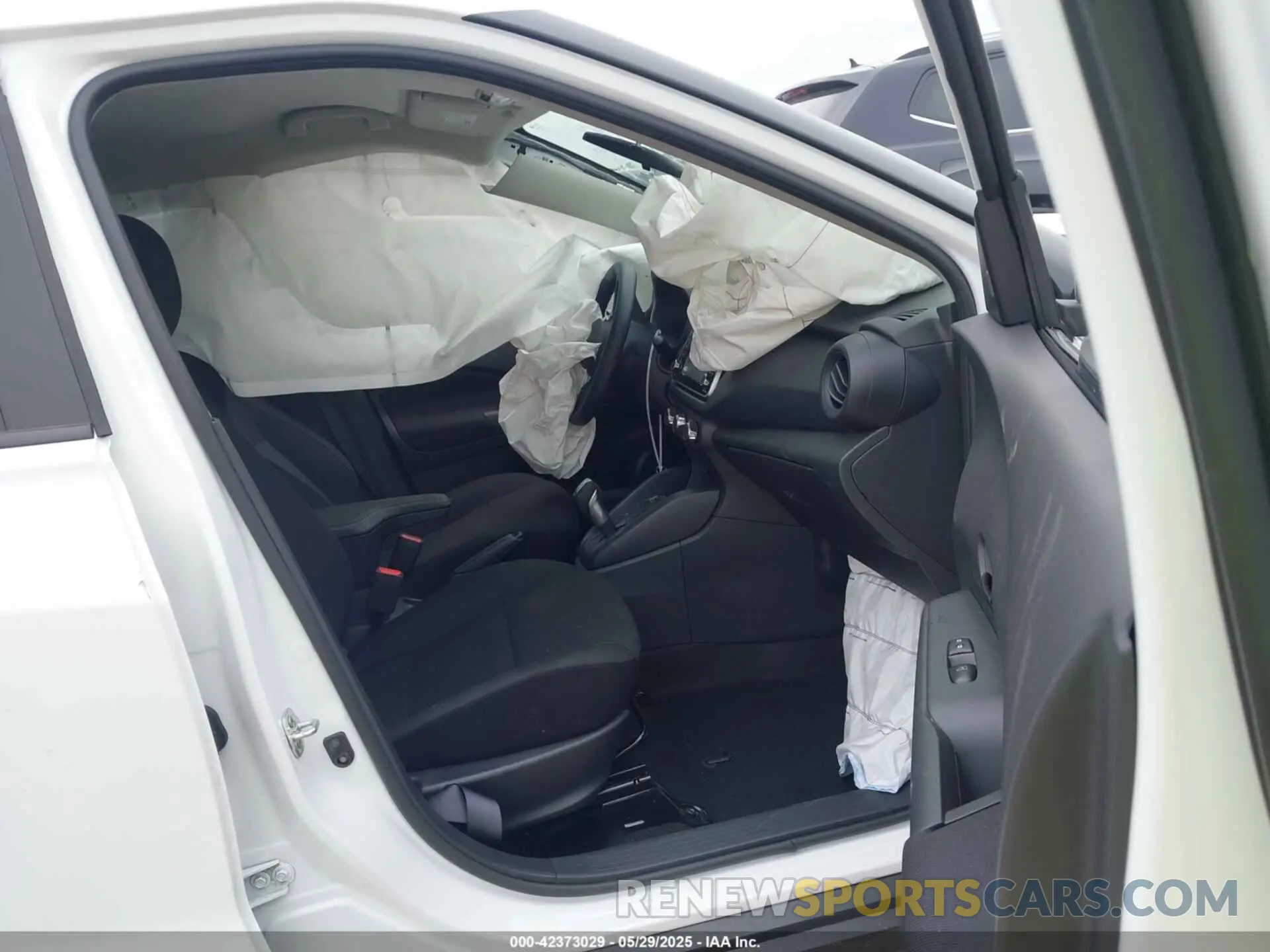 5 Photograph of a damaged car 3N1CP5BVXRL594095 NISSAN KICKS 2024