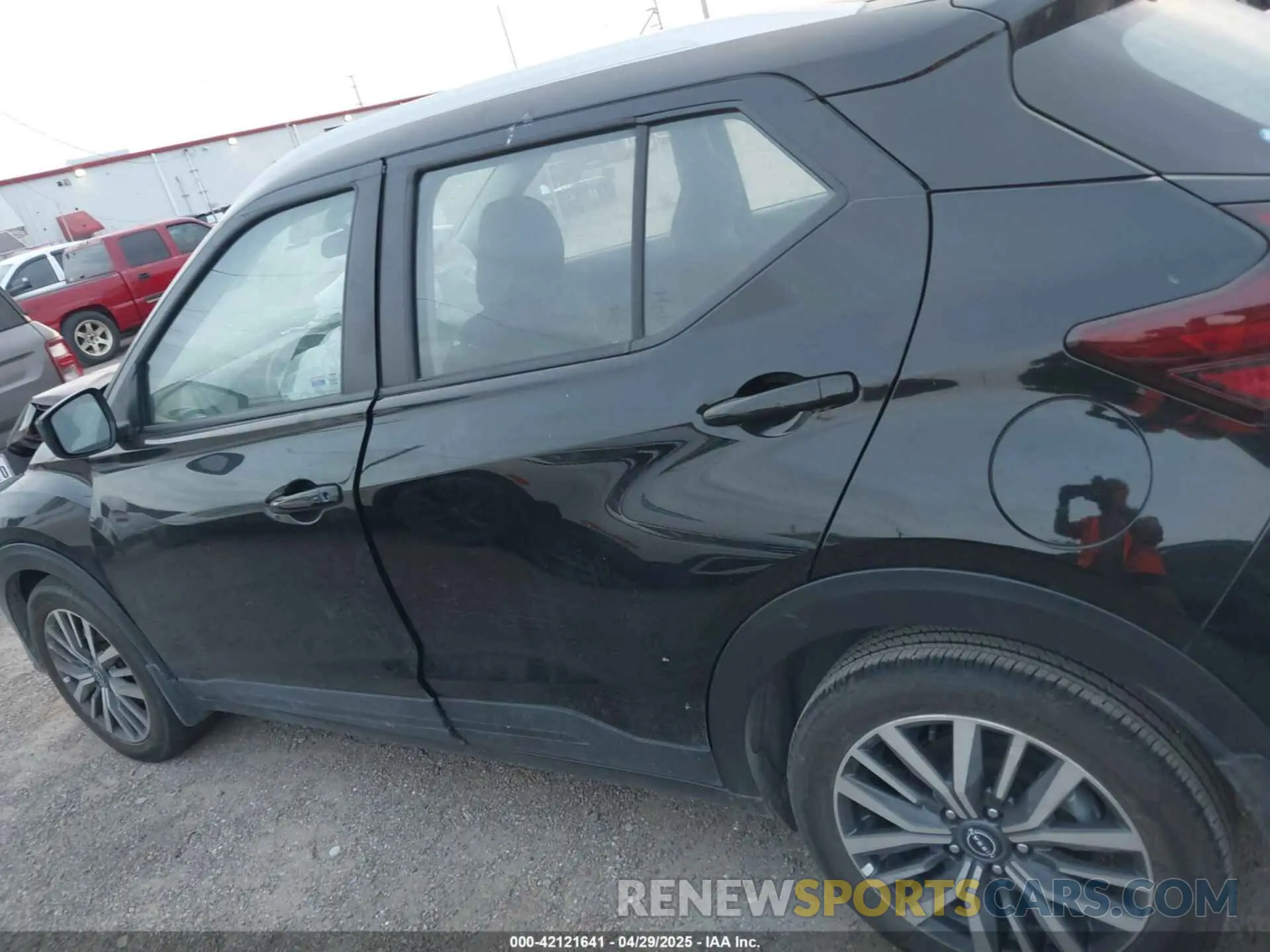 14 Photograph of a damaged car 3N1CP5CV0RL561010 NISSAN KICKS 2024