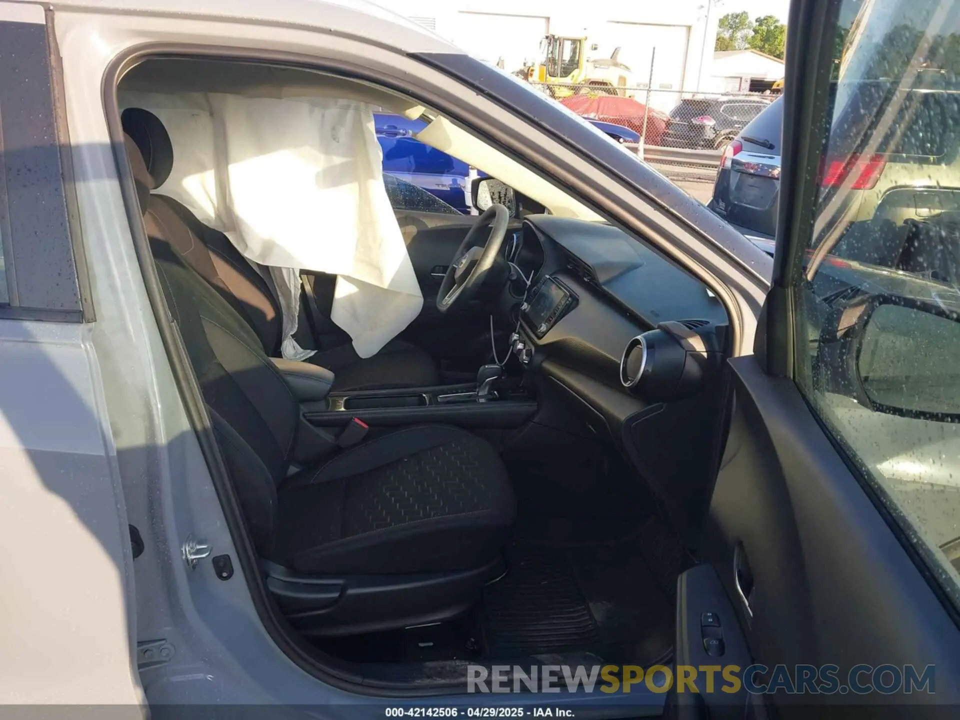 5 Photograph of a damaged car 3N1CP5CV1RL482817 NISSAN KICKS 2024