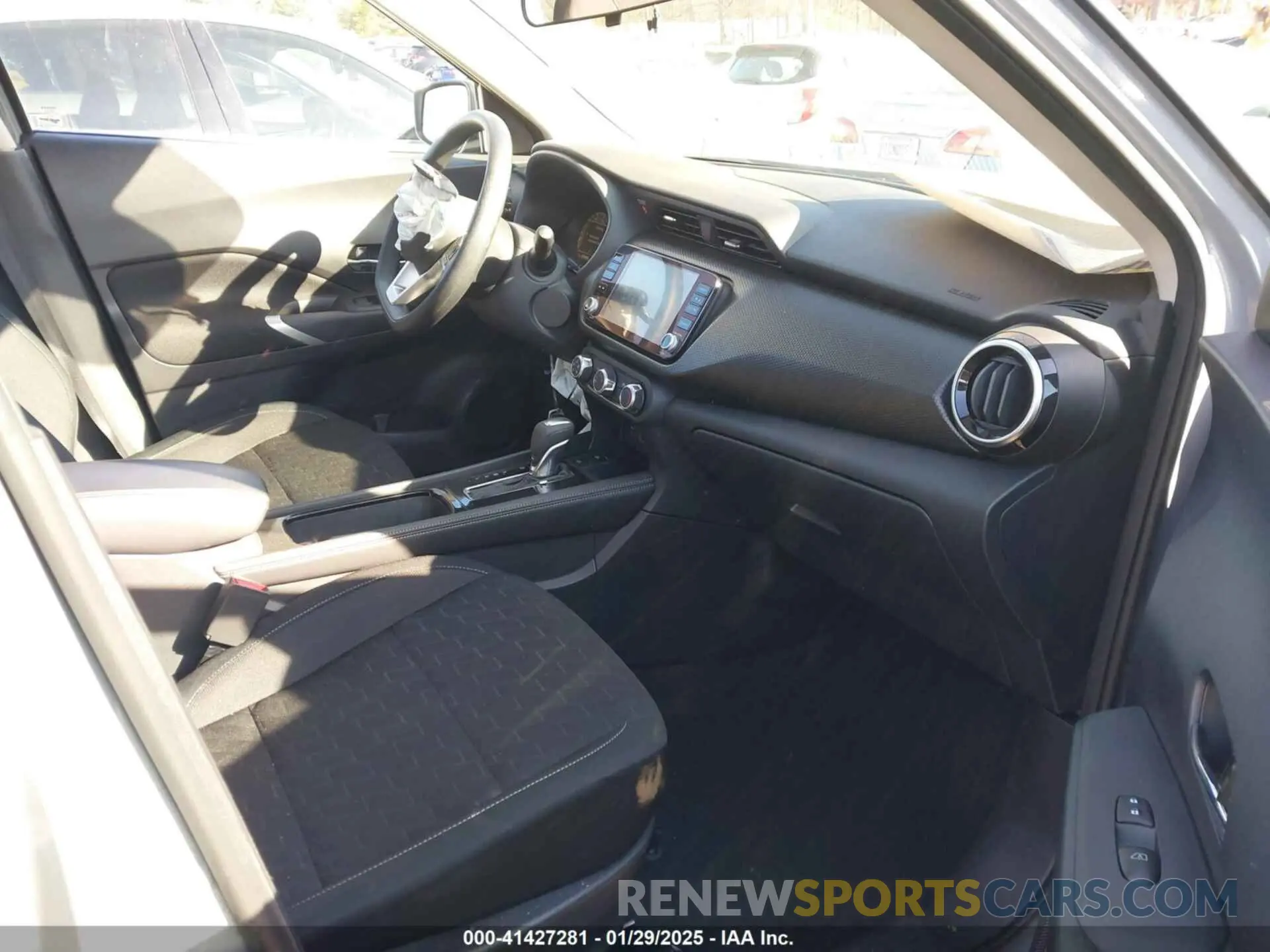 5 Photograph of a damaged car 3N1CP5CV1RL527321 NISSAN KICKS 2024
