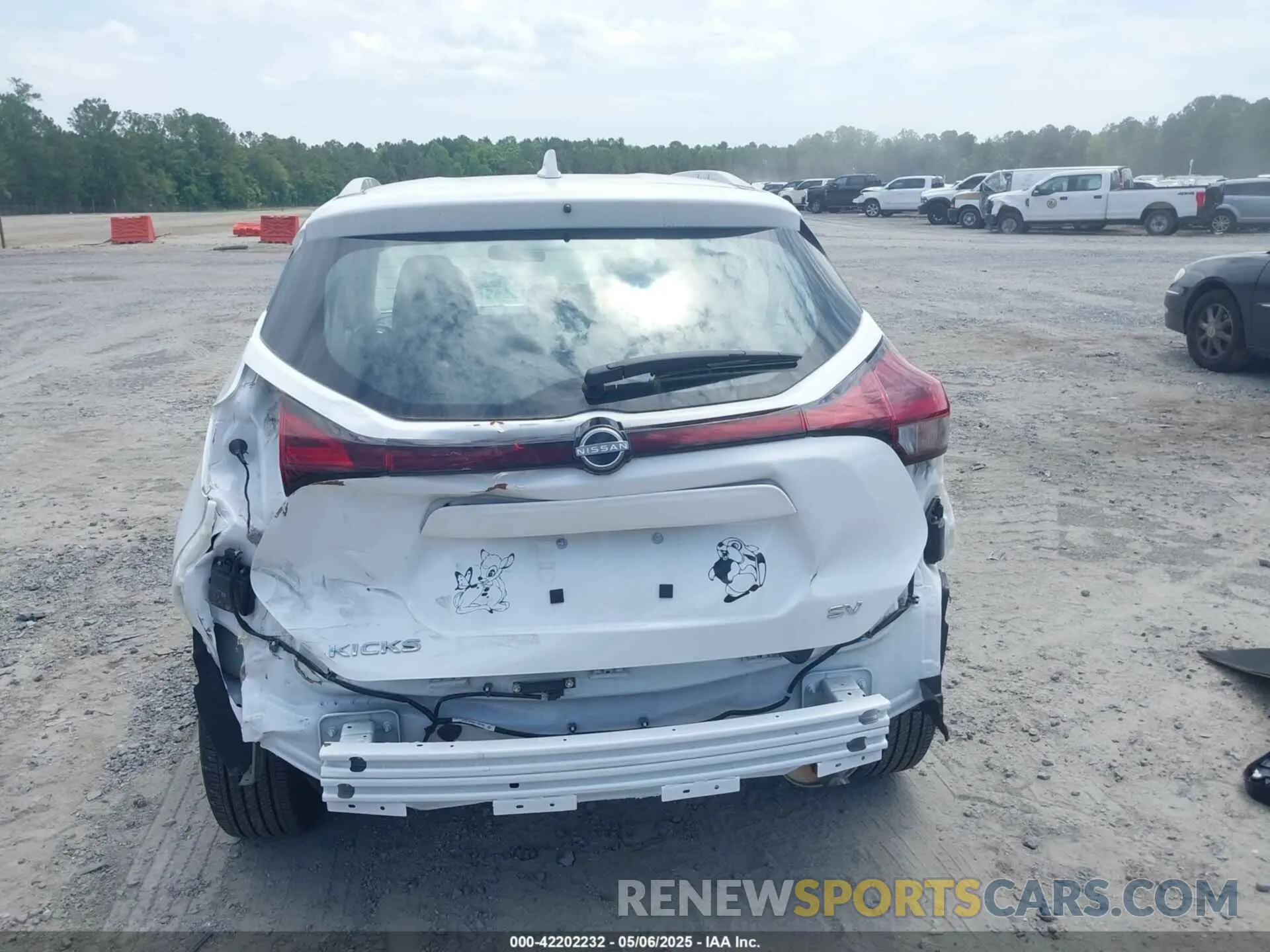 16 Photograph of a damaged car 3N1CP5CV2RL470207 NISSAN KICKS 2024