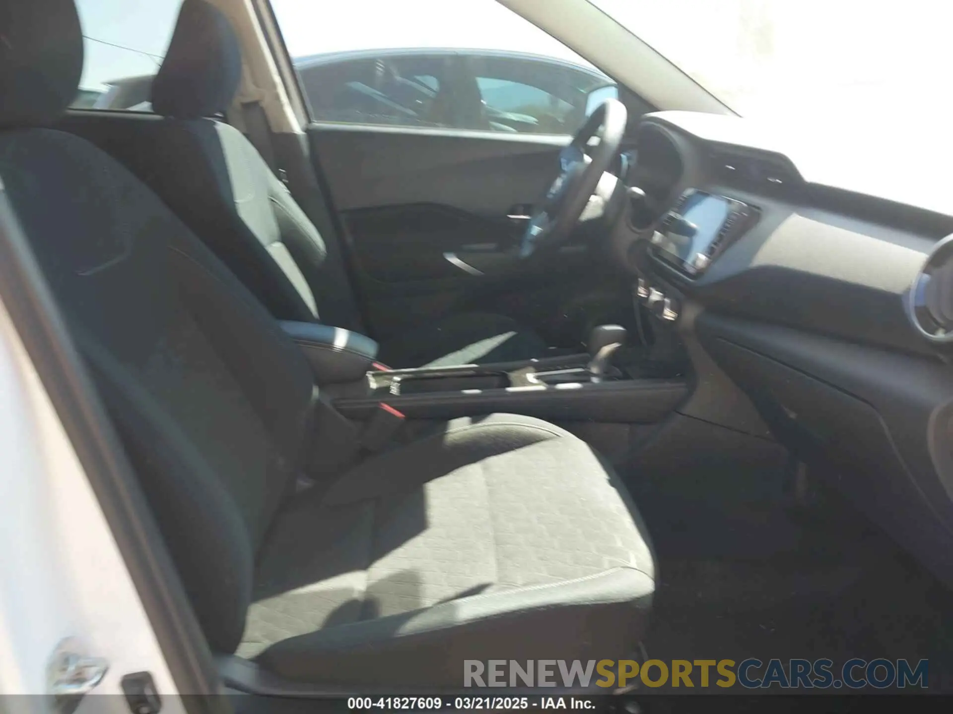 5 Photograph of a damaged car 3N1CP5CV3RL496072 NISSAN KICKS 2024