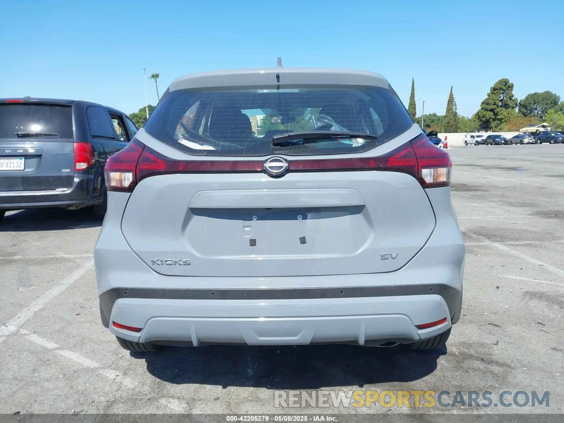 16 Photograph of a damaged car 3N1CP5CV5RL559074 NISSAN KICKS 2024