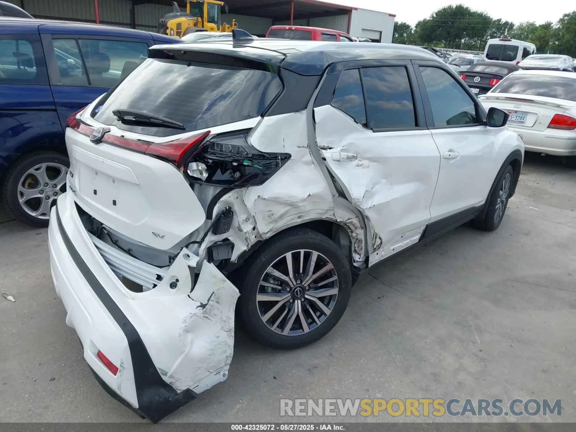 4 Photograph of a damaged car 3N1CP5CV8RL545881 NISSAN KICKS 2024