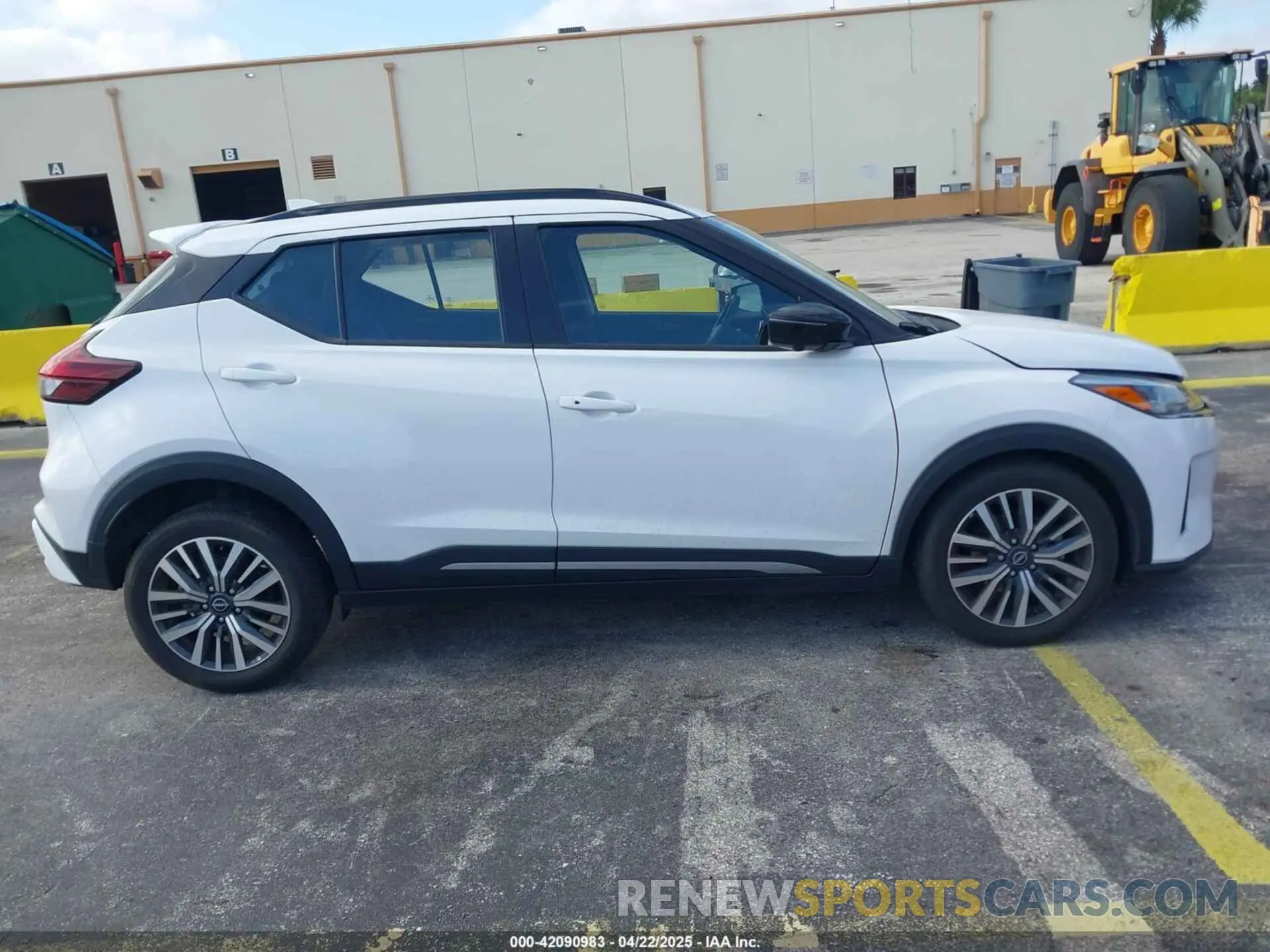 13 Photograph of a damaged car 3N1CP5DV0RL483942 NISSAN KICKS 2024
