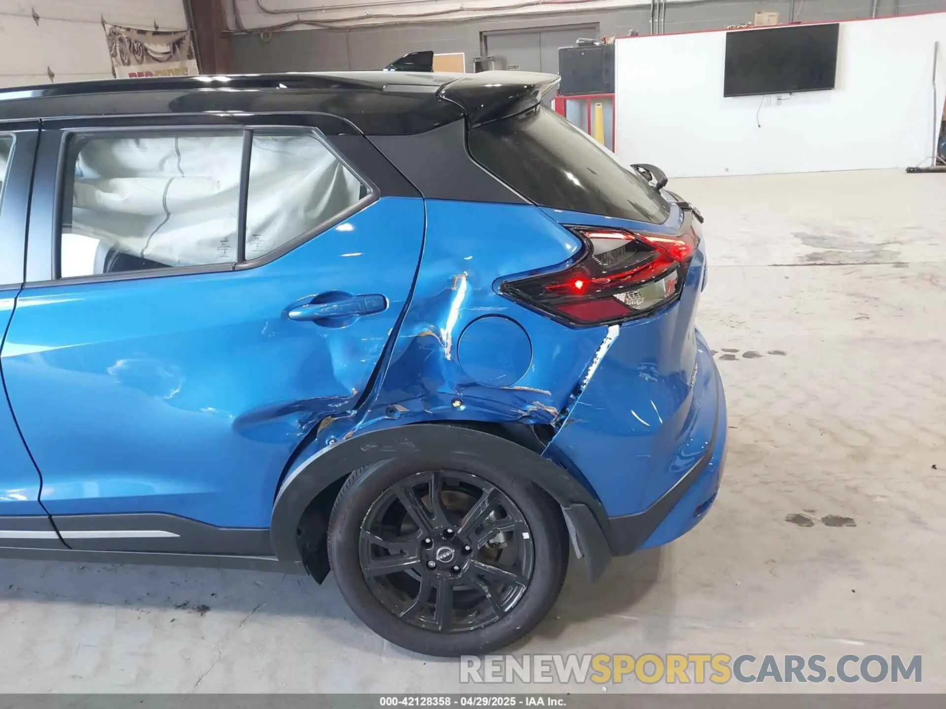 6 Photograph of a damaged car 3N1CP5DV0RL567775 NISSAN KICKS 2024