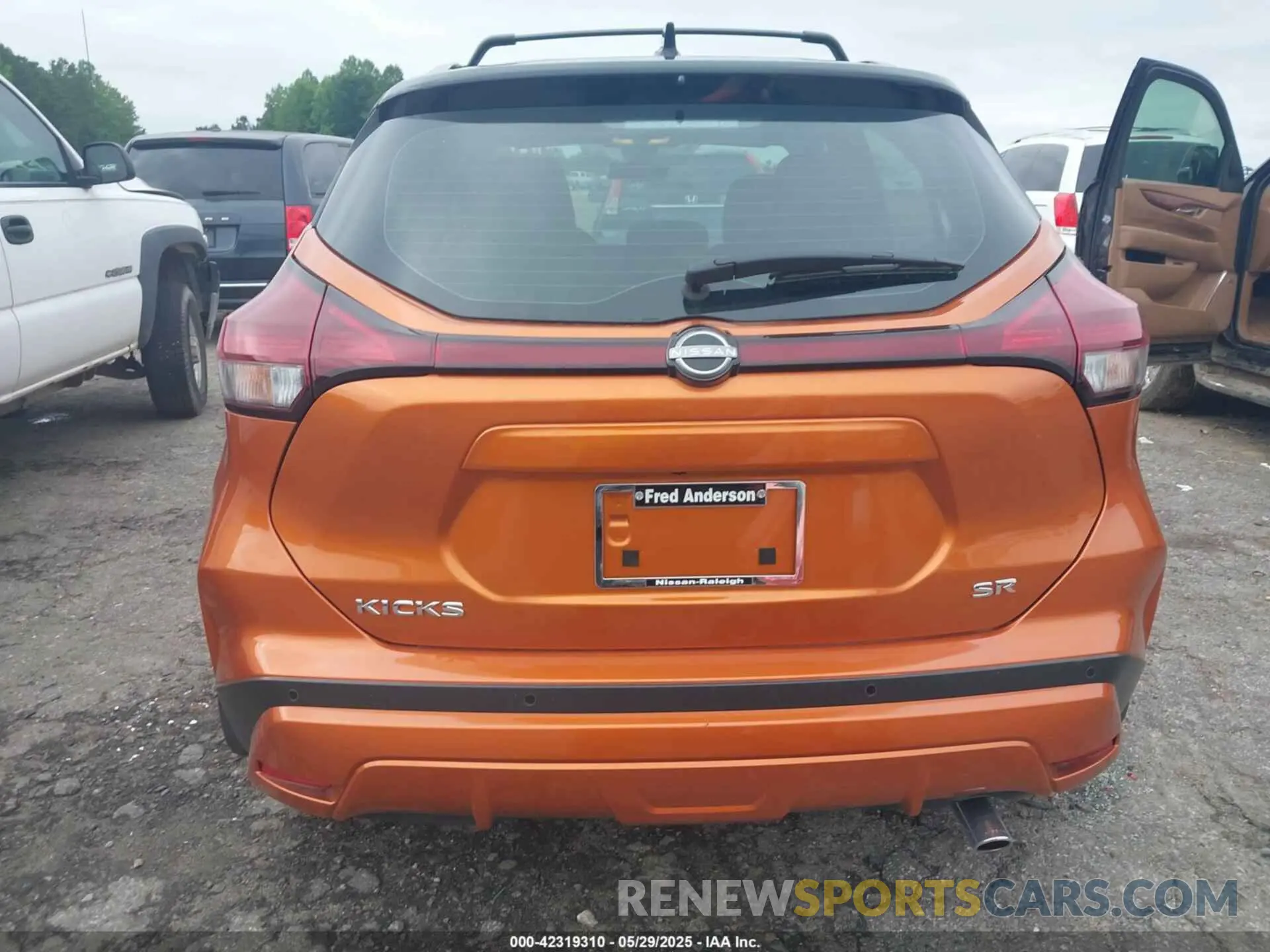 16 Photograph of a damaged car 3N1CP5DV4RL474483 NISSAN KICKS 2024