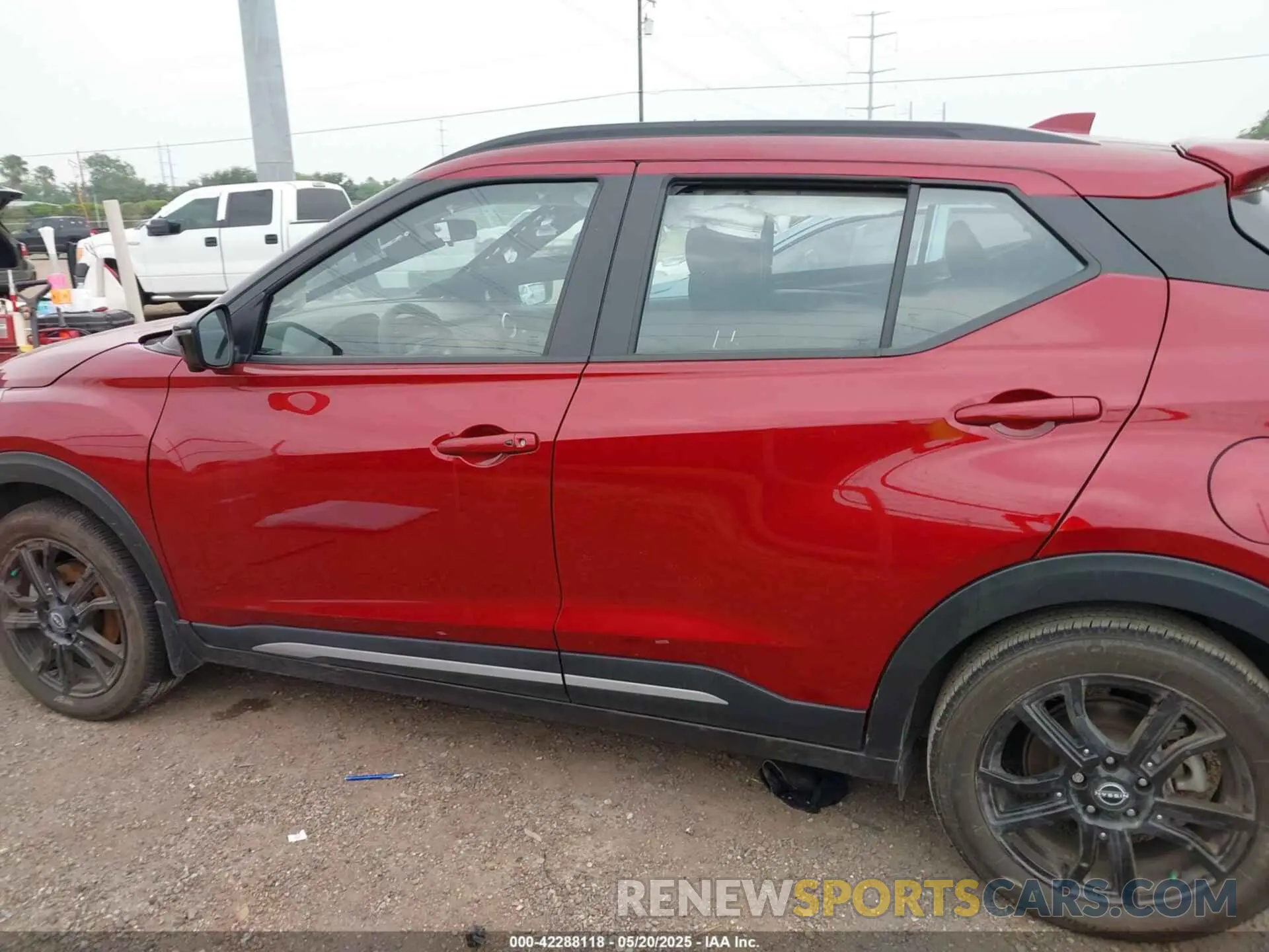 15 Photograph of a damaged car 3N1CP5DV4RL500838 NISSAN KICKS 2024