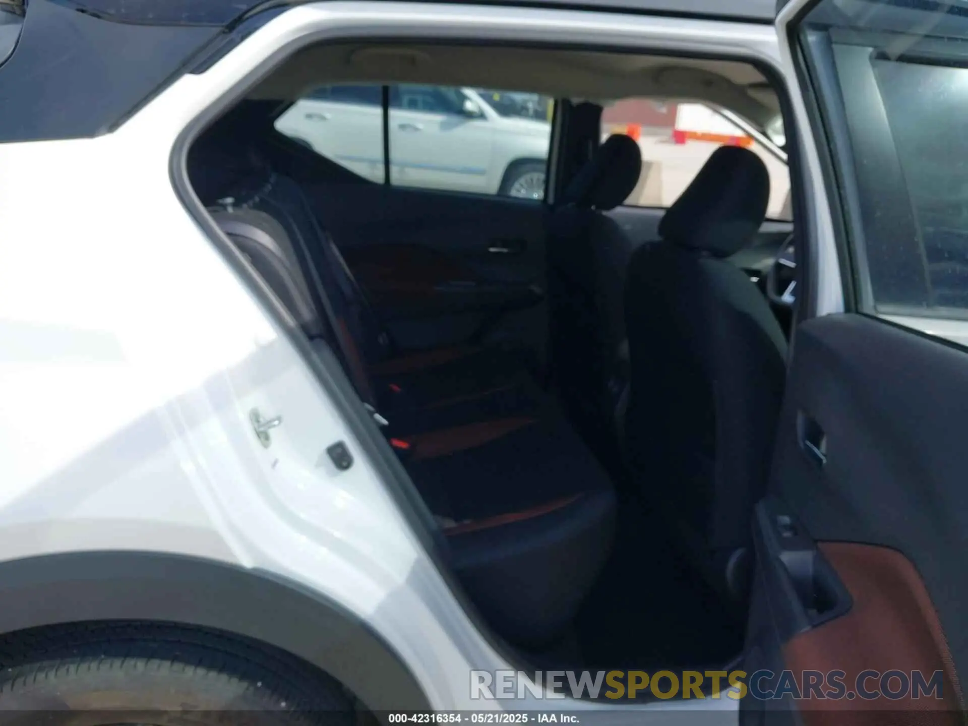 8 Photograph of a damaged car 3N1CP5DV4RL539932 NISSAN KICKS 2024