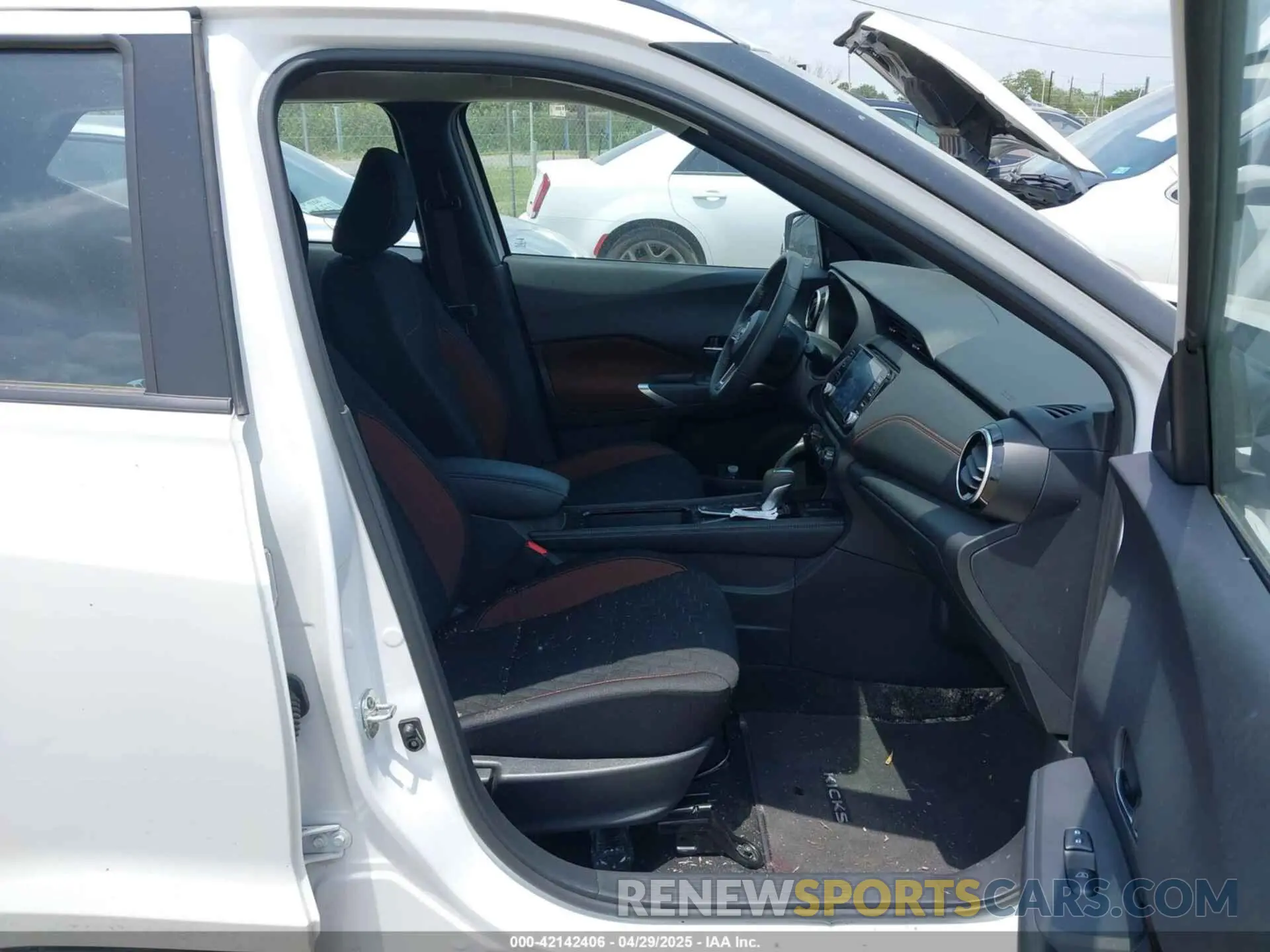 5 Photograph of a damaged car 3N1CP5DV4RL564801 NISSAN KICKS 2024