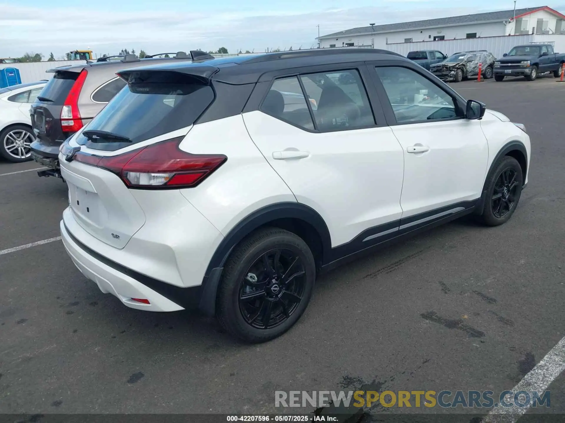 4 Photograph of a damaged car 3N1CP5DV6RL560300 NISSAN KICKS 2024