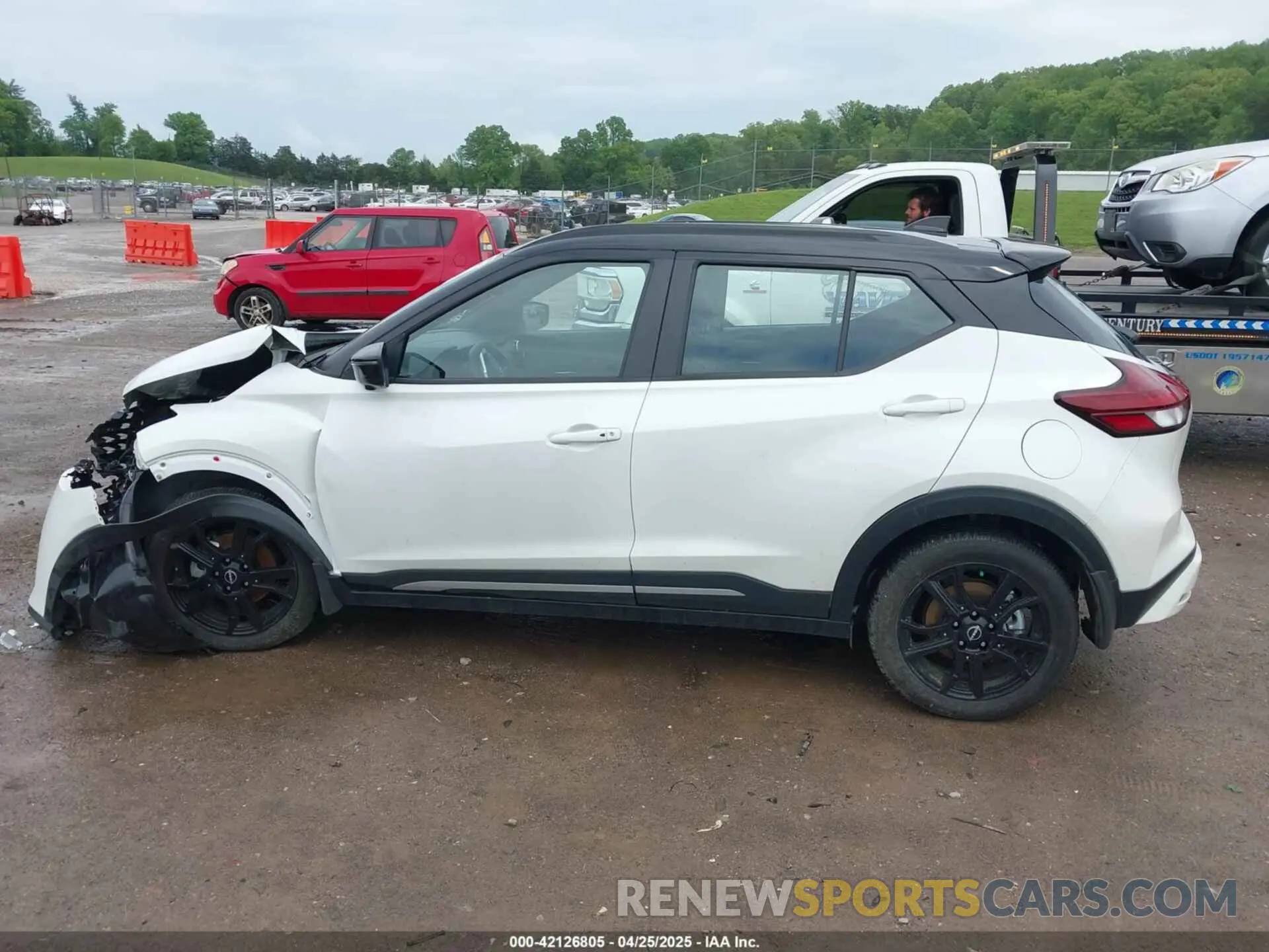 14 Photograph of a damaged car 3N1CP5DV7RL489821 NISSAN KICKS 2024