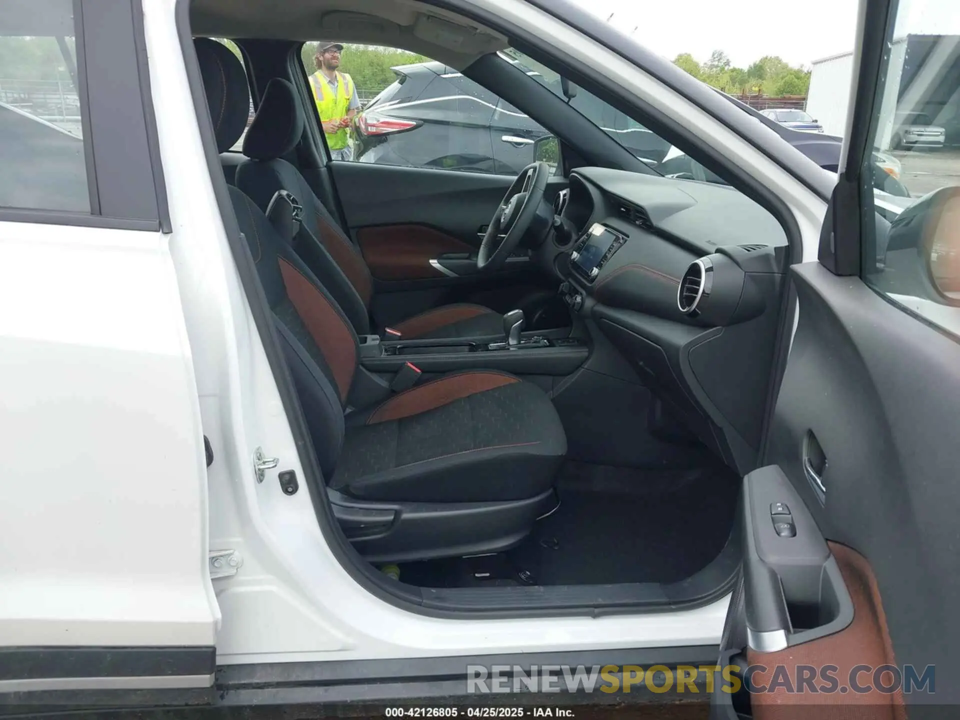 5 Photograph of a damaged car 3N1CP5DV7RL489821 NISSAN KICKS 2024