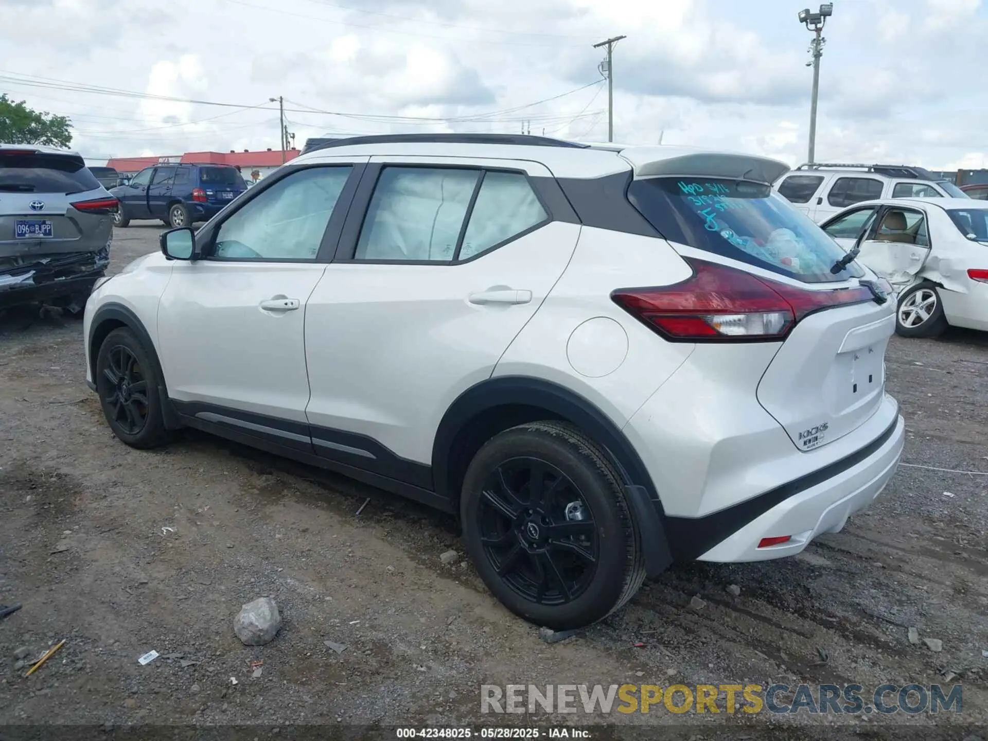 14 Photograph of a damaged car 3N1CP5DV7RL558037 NISSAN KICKS 2024