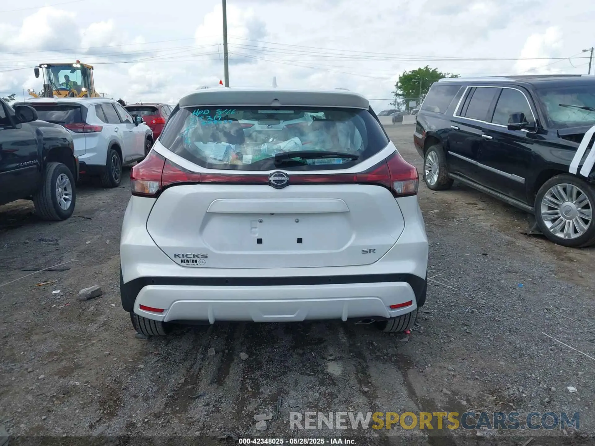 16 Photograph of a damaged car 3N1CP5DV7RL558037 NISSAN KICKS 2024