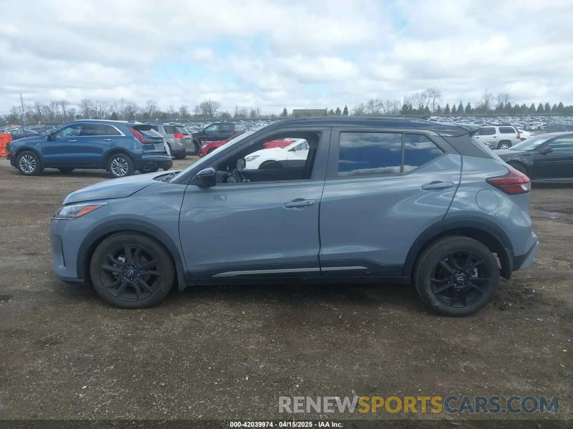 14 Photograph of a damaged car 3N1CP5DV8RL475135 NISSAN KICKS 2024