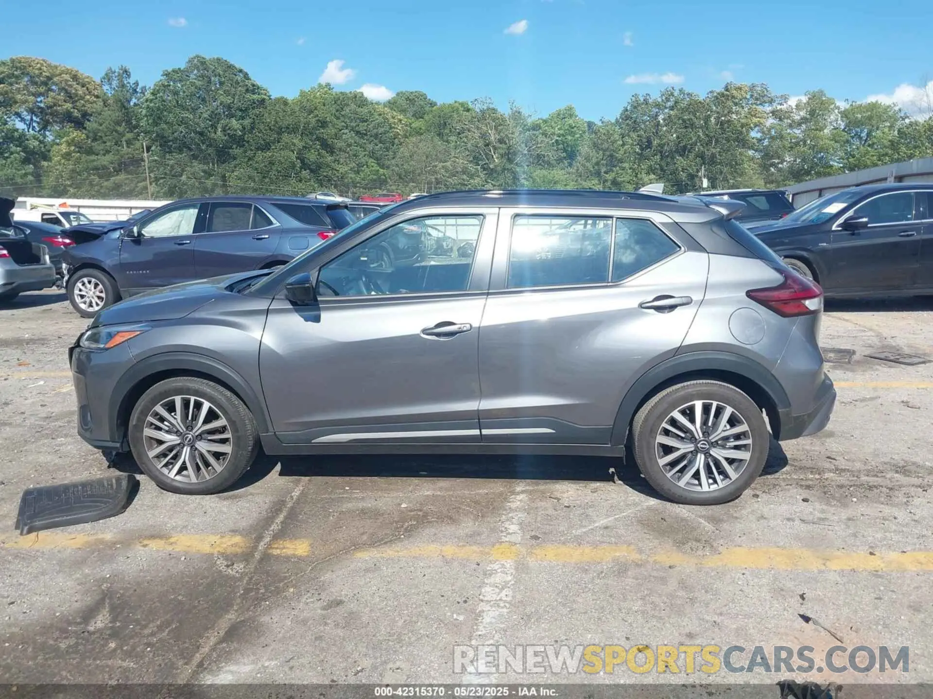 14 Photograph of a damaged car 3N1CP5DV8RL540856 NISSAN KICKS 2024
