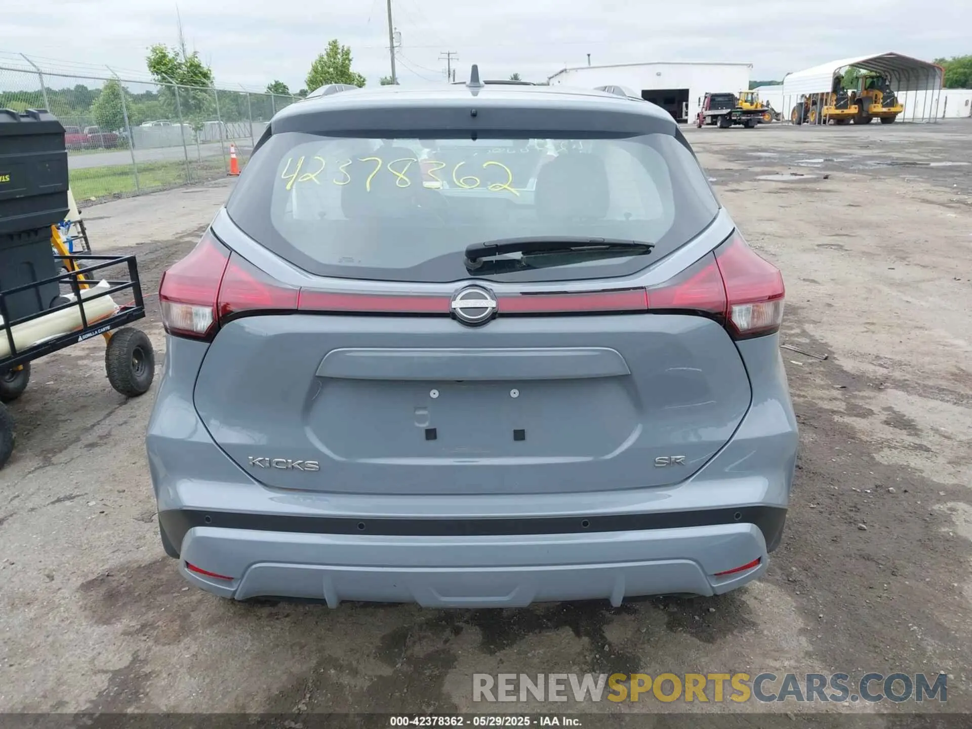 17 Photograph of a damaged car 3N1CP5DV9RL473362 NISSAN KICKS 2024