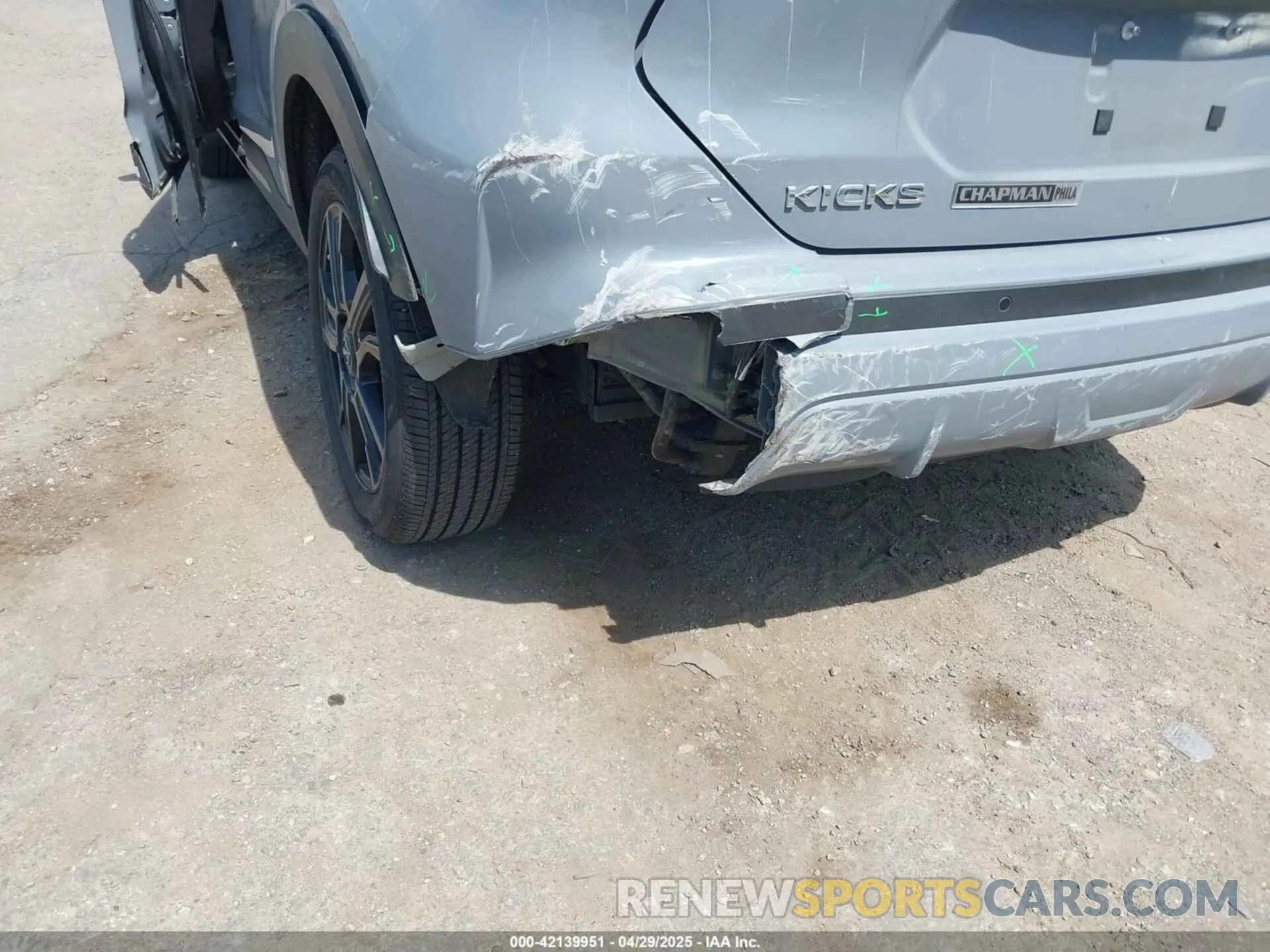 18 Photograph of a damaged car 3N1CP5DV9RL494244 NISSAN KICKS 2024