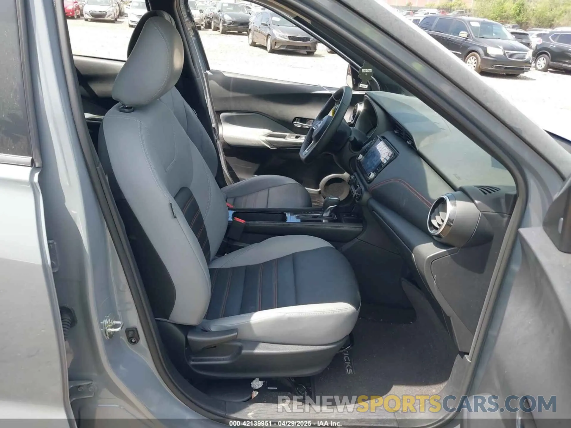 5 Photograph of a damaged car 3N1CP5DV9RL494244 NISSAN KICKS 2024