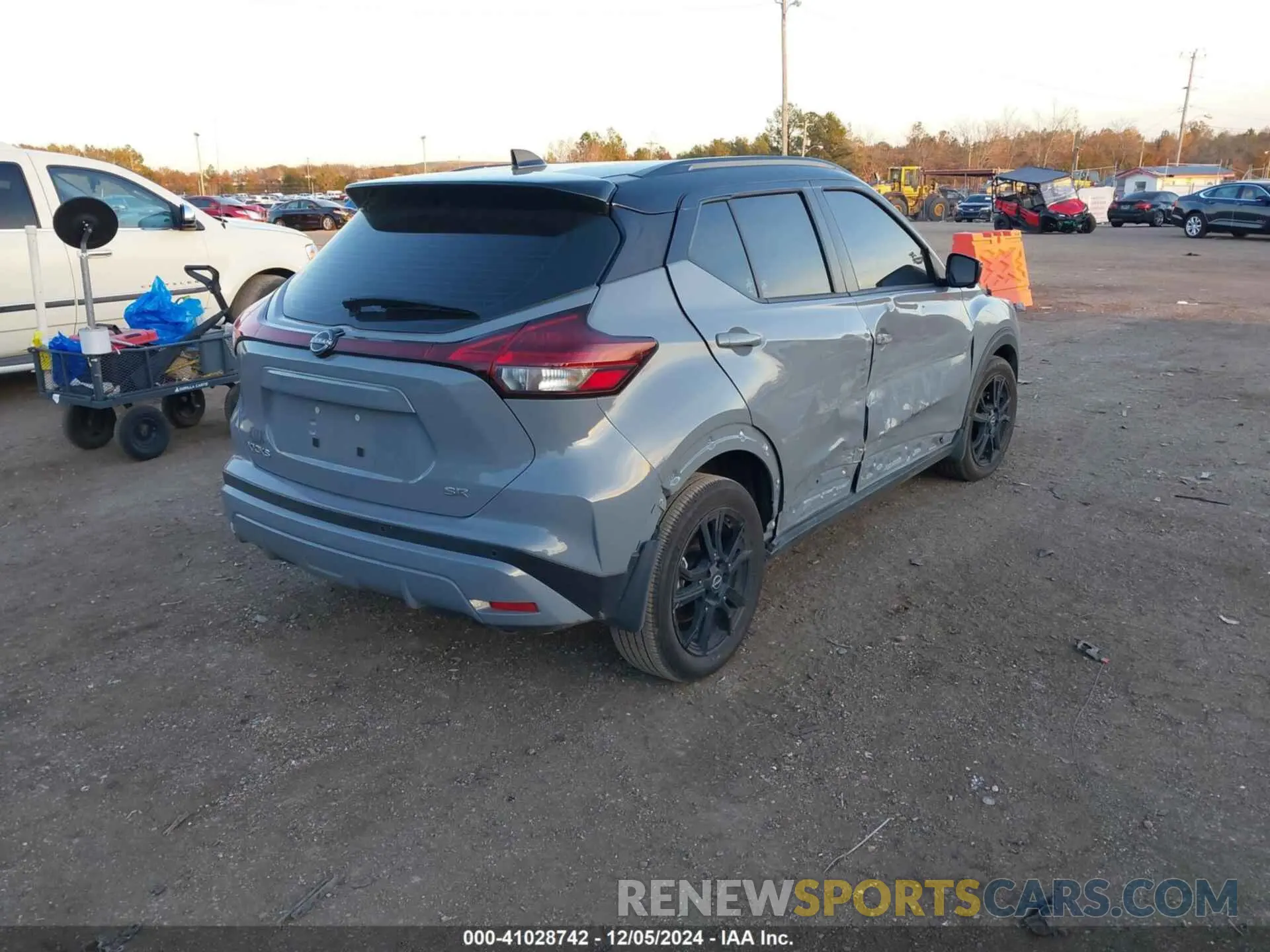 4 Photograph of a damaged car 3N1CP5DVXRL504571 NISSAN KICKS 2024