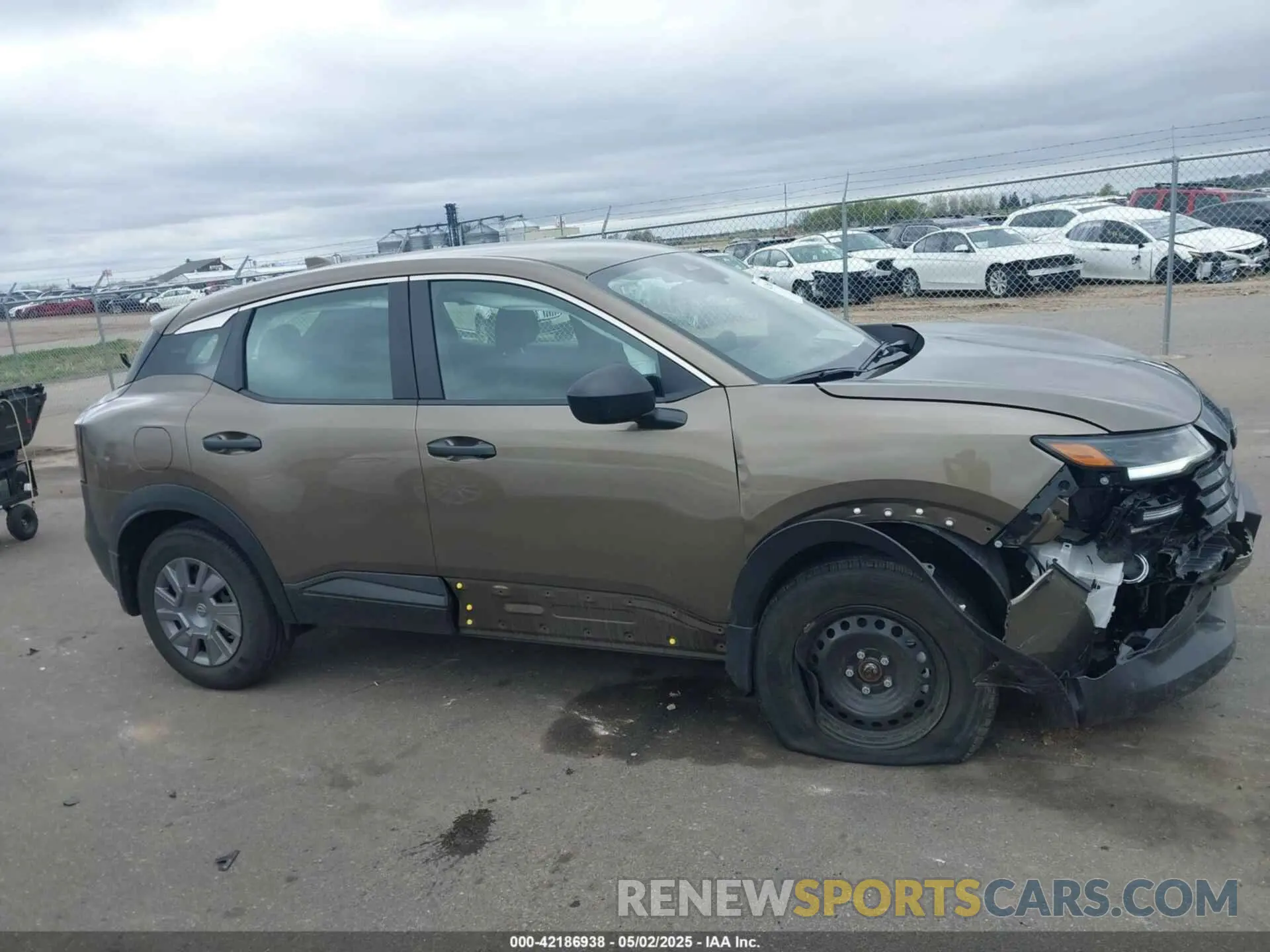 13 Photograph of a damaged car 3N8AP6BA0SL305890 NISSAN KICKS 2025