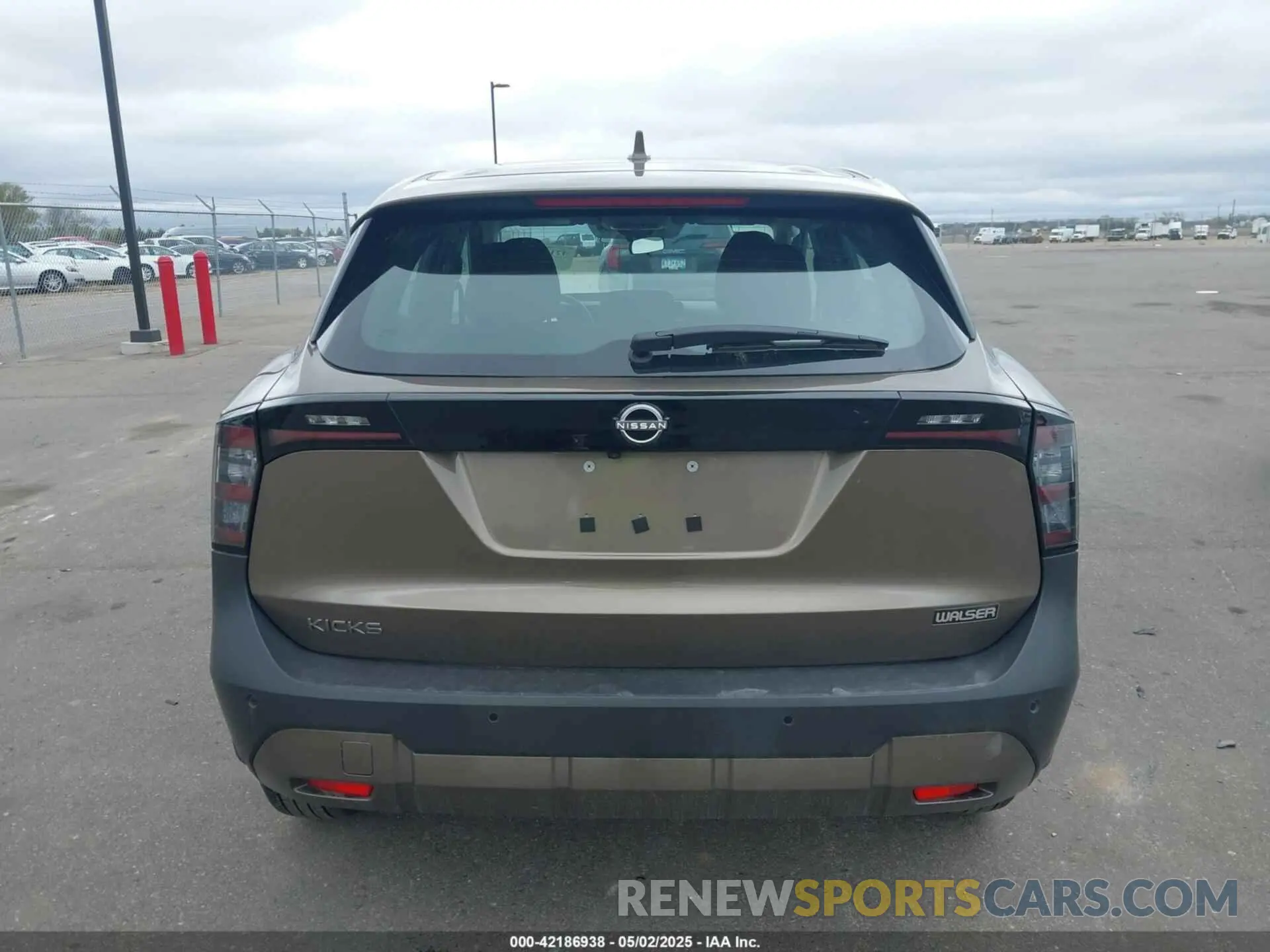 16 Photograph of a damaged car 3N8AP6BA0SL305890 NISSAN KICKS 2025