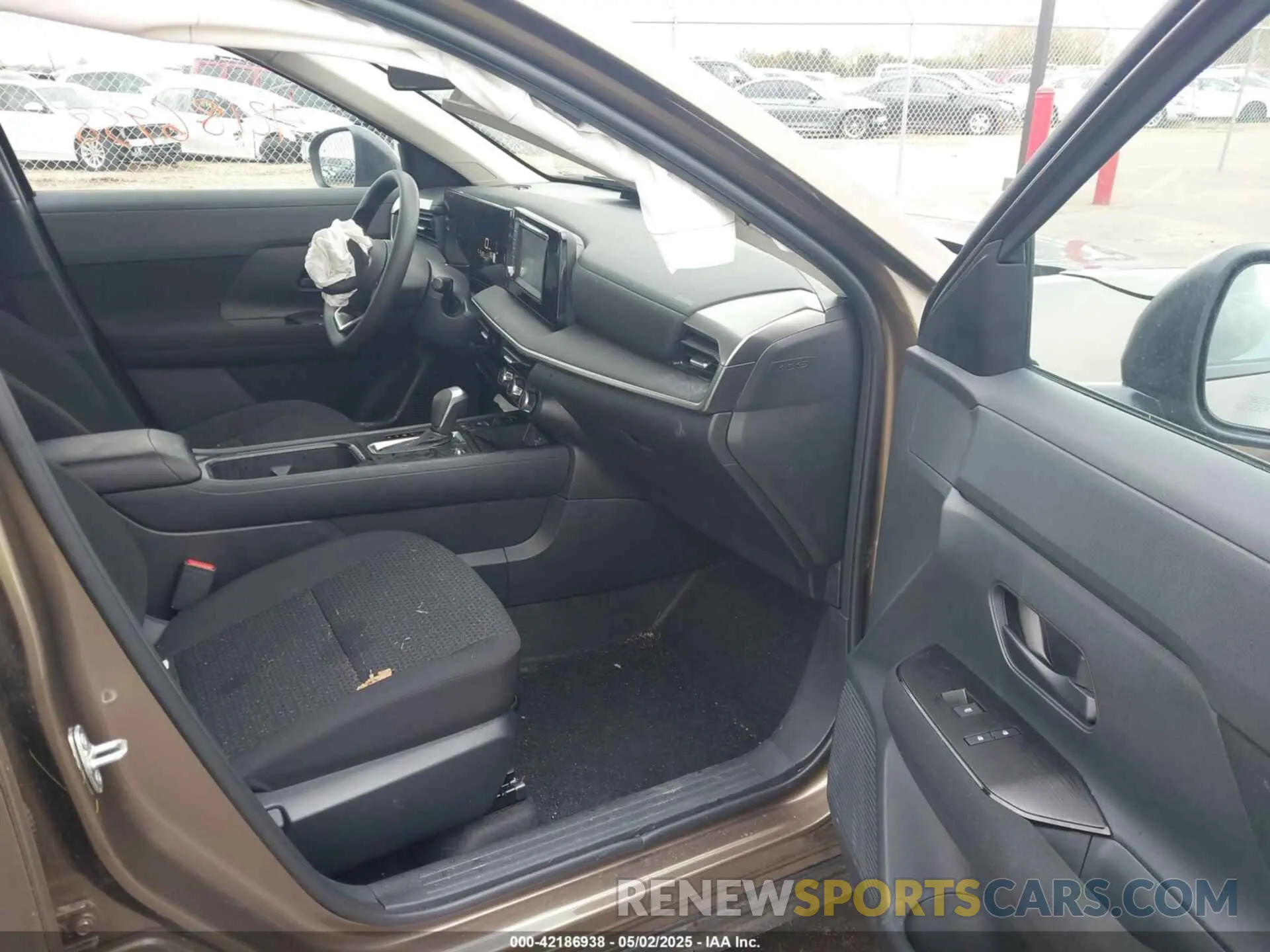 5 Photograph of a damaged car 3N8AP6BA0SL305890 NISSAN KICKS 2025