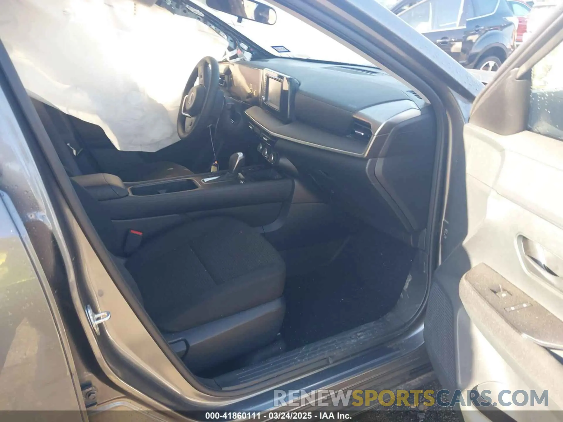 5 Photograph of a damaged car 3N8AP6BA3SL305771 NISSAN KICKS 2025