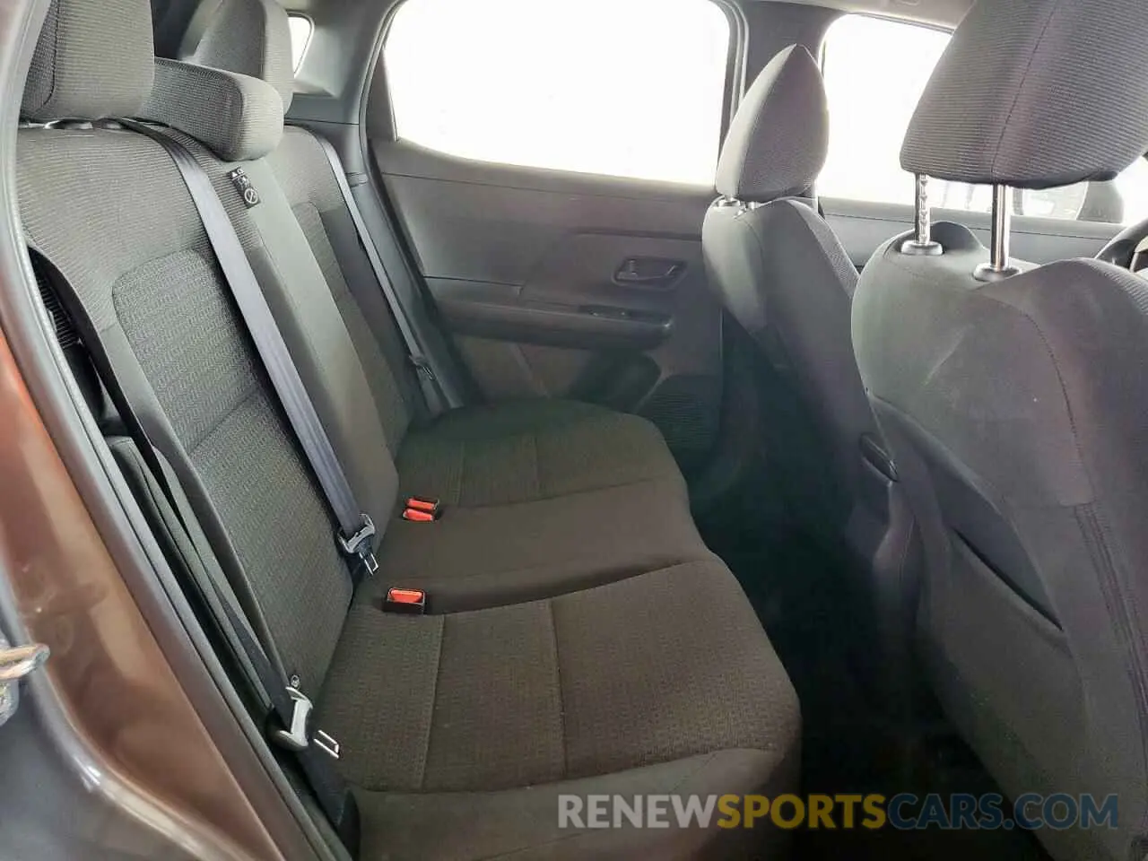 11 Photograph of a damaged car 3N8AP6BA4SL308095 NISSAN KICKS 2025